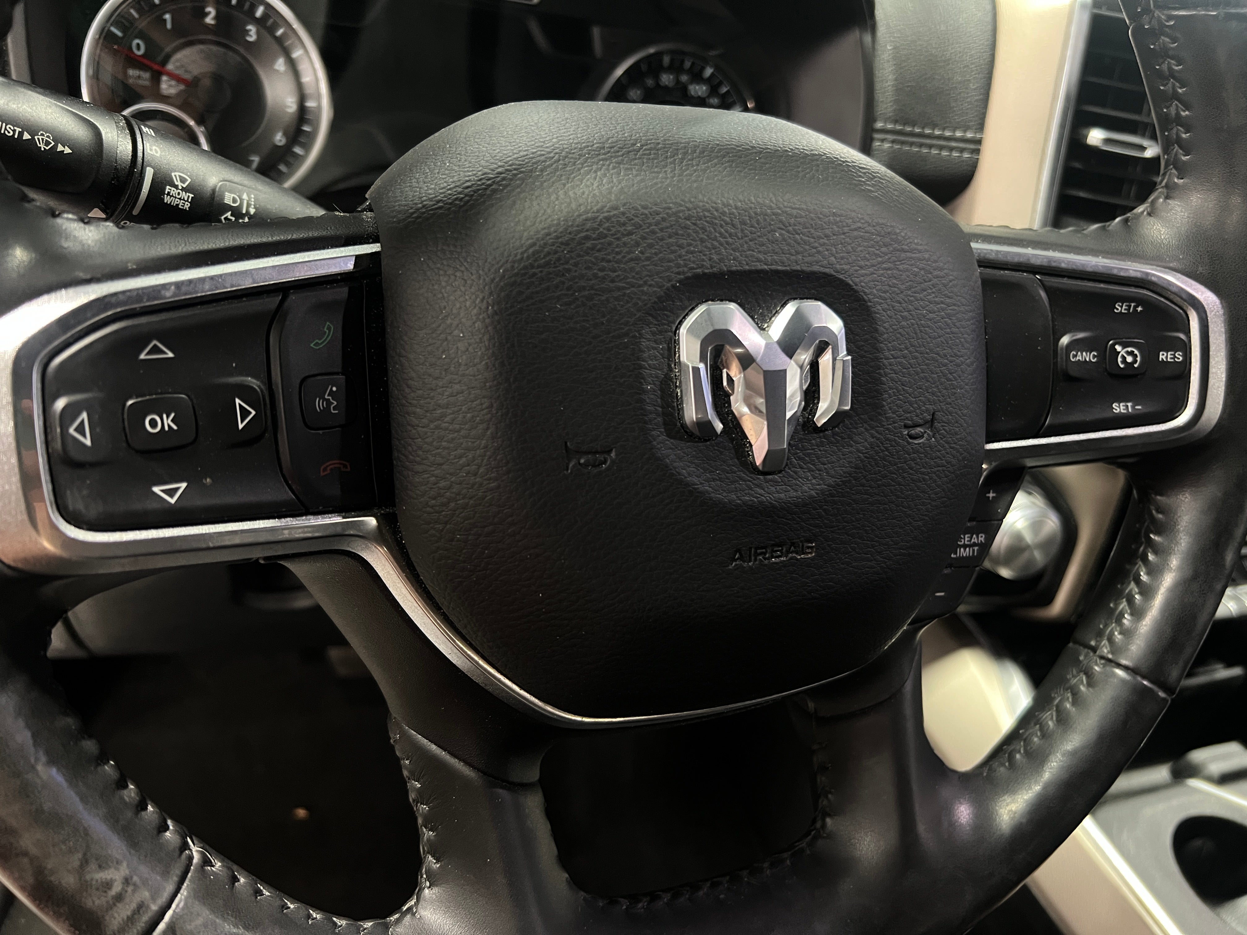 2019 RAM 1500 Laramie 4