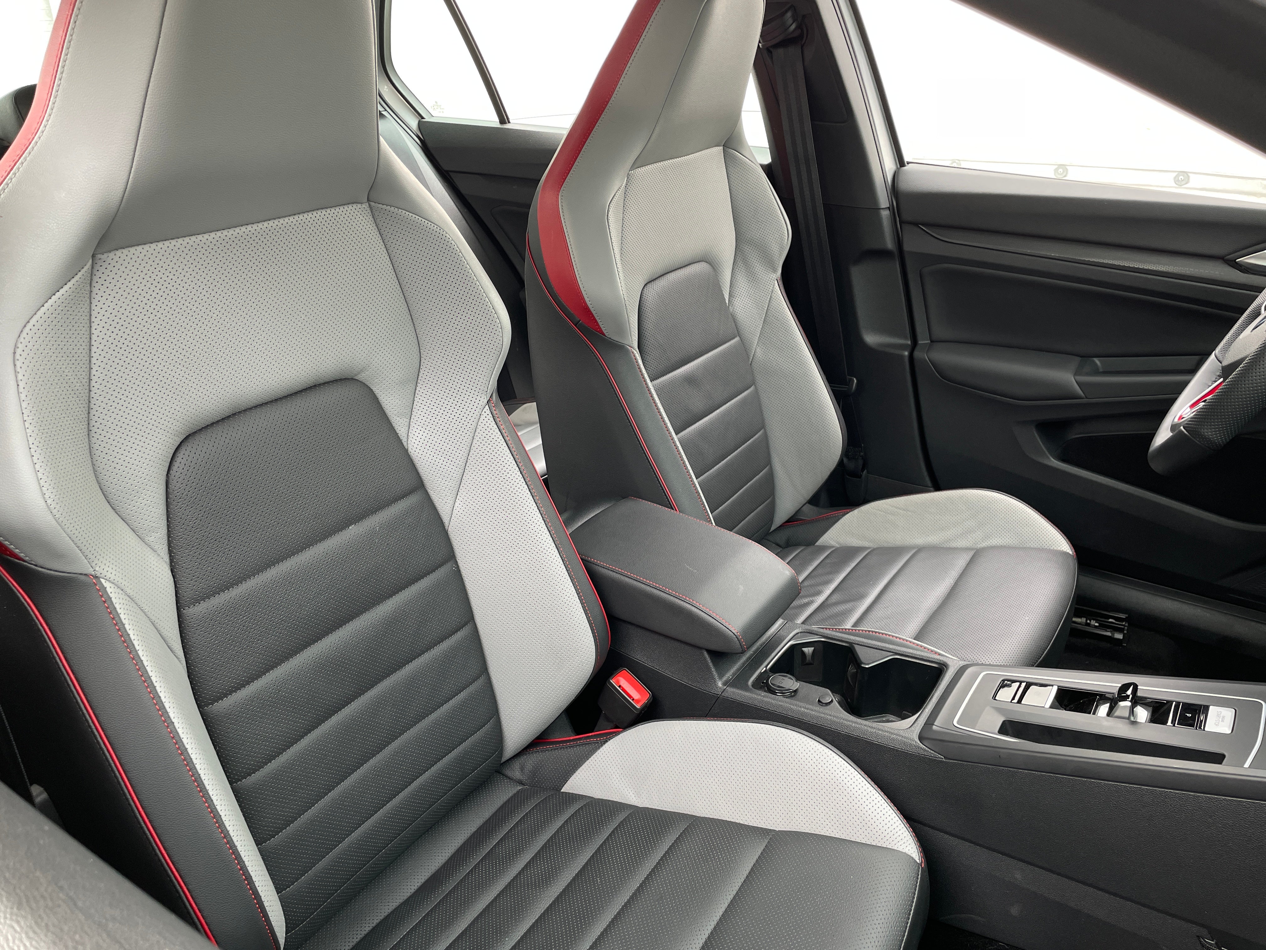 2022 Volkswagen Golf GTI Autobahn 2