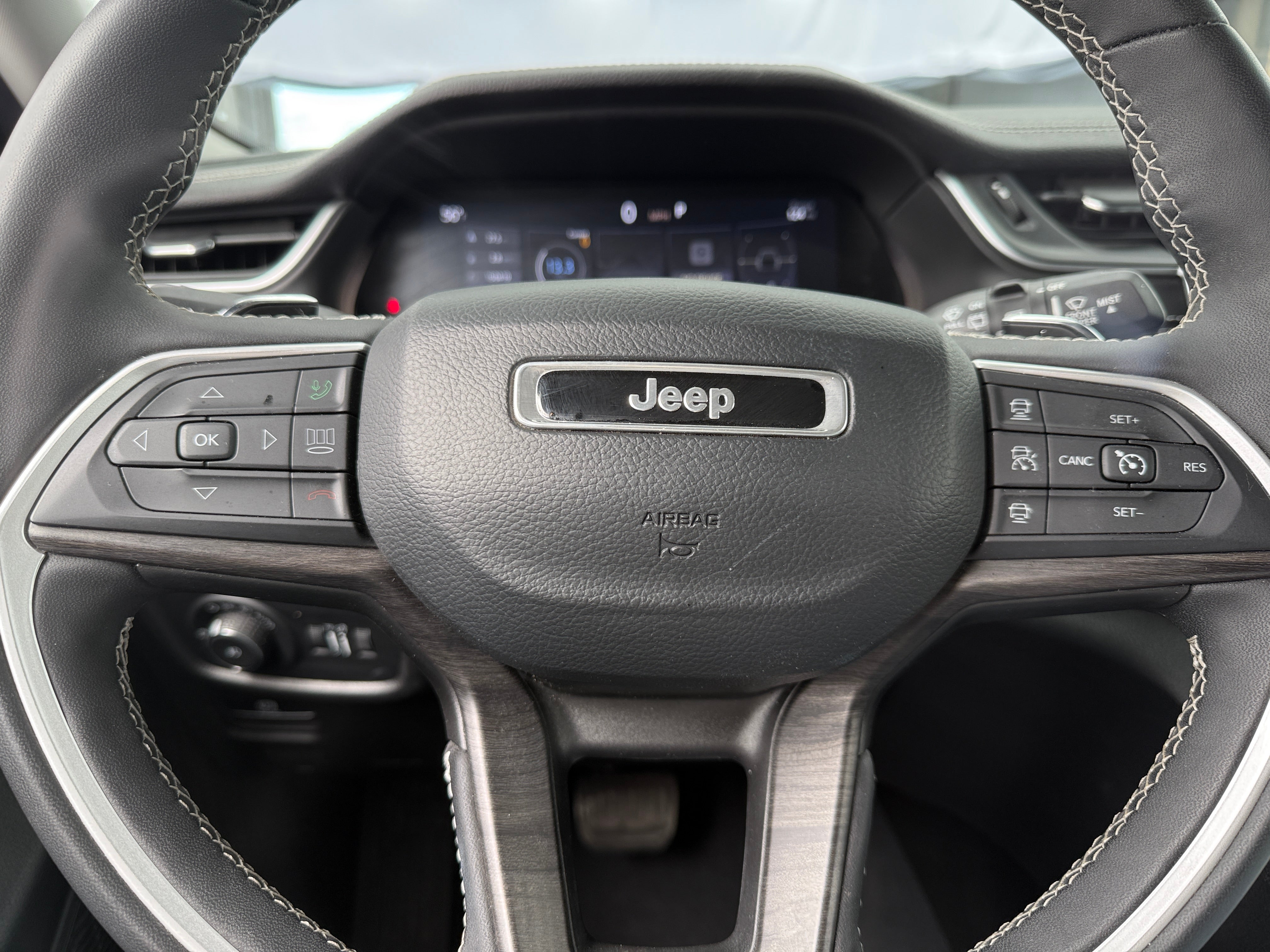 2023 Jeep Grand Cherokee Limited Edition 4