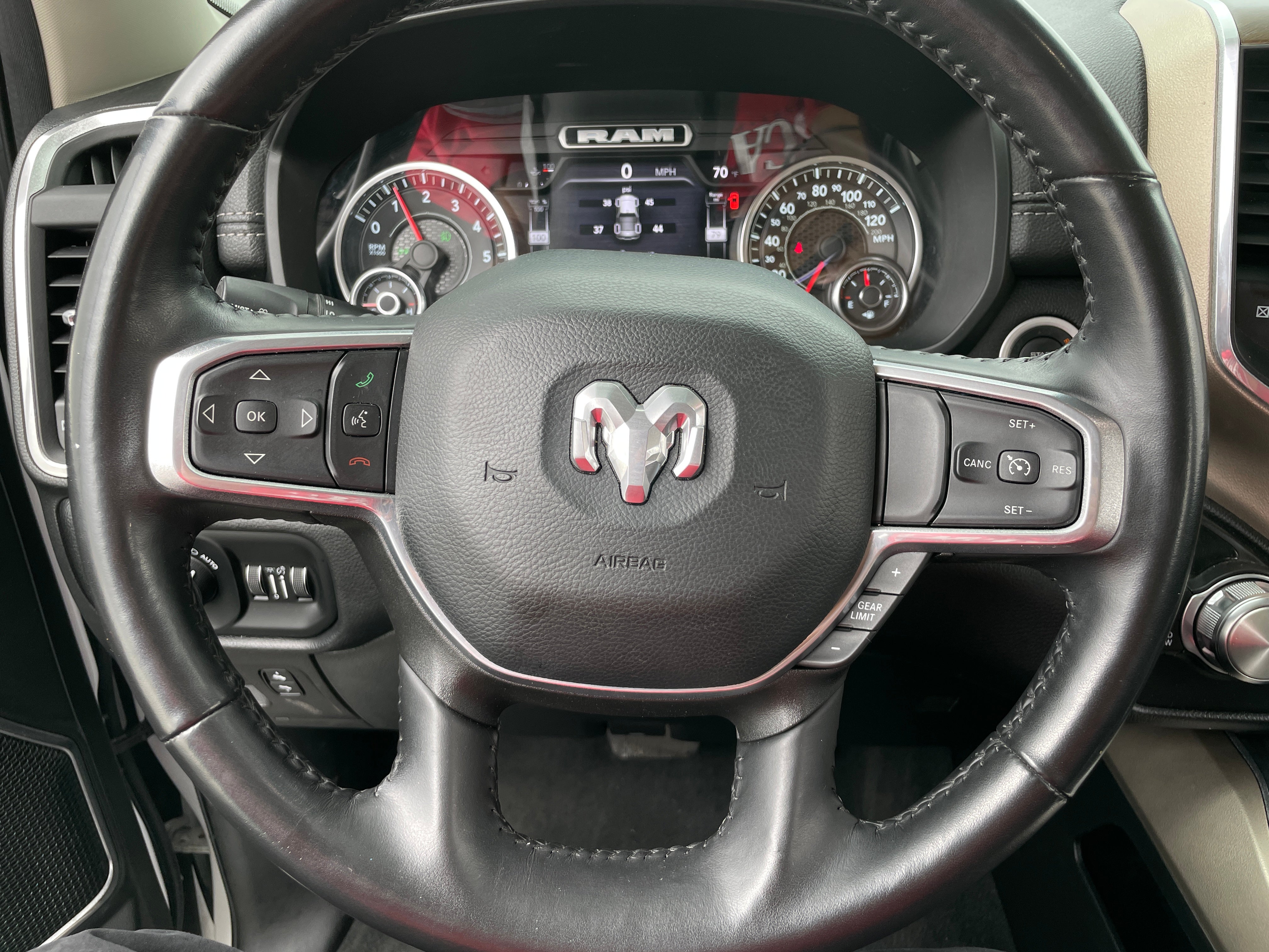 2022 RAM 1500 Laramie 4