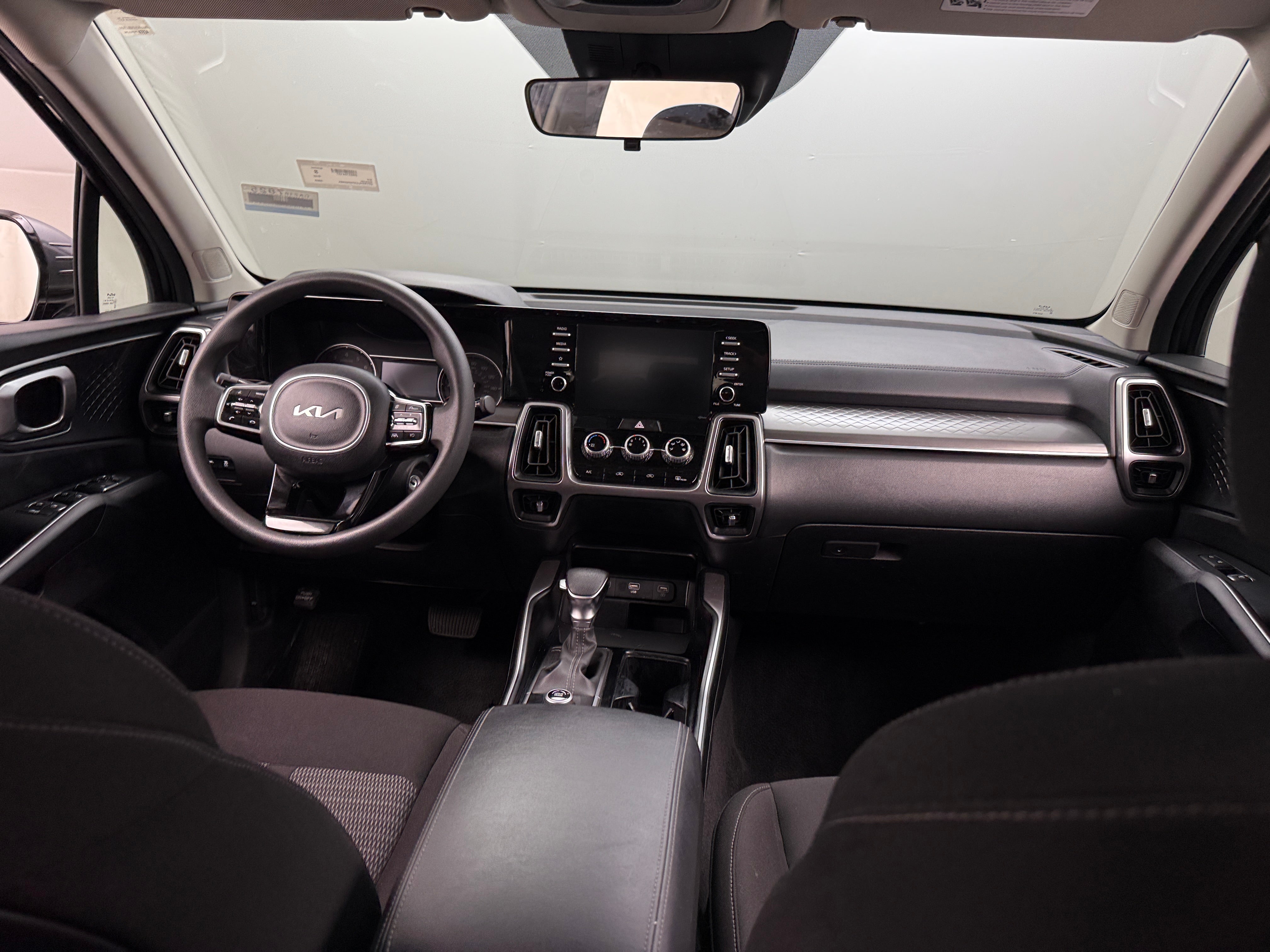 2023 Kia Sorento LX 3