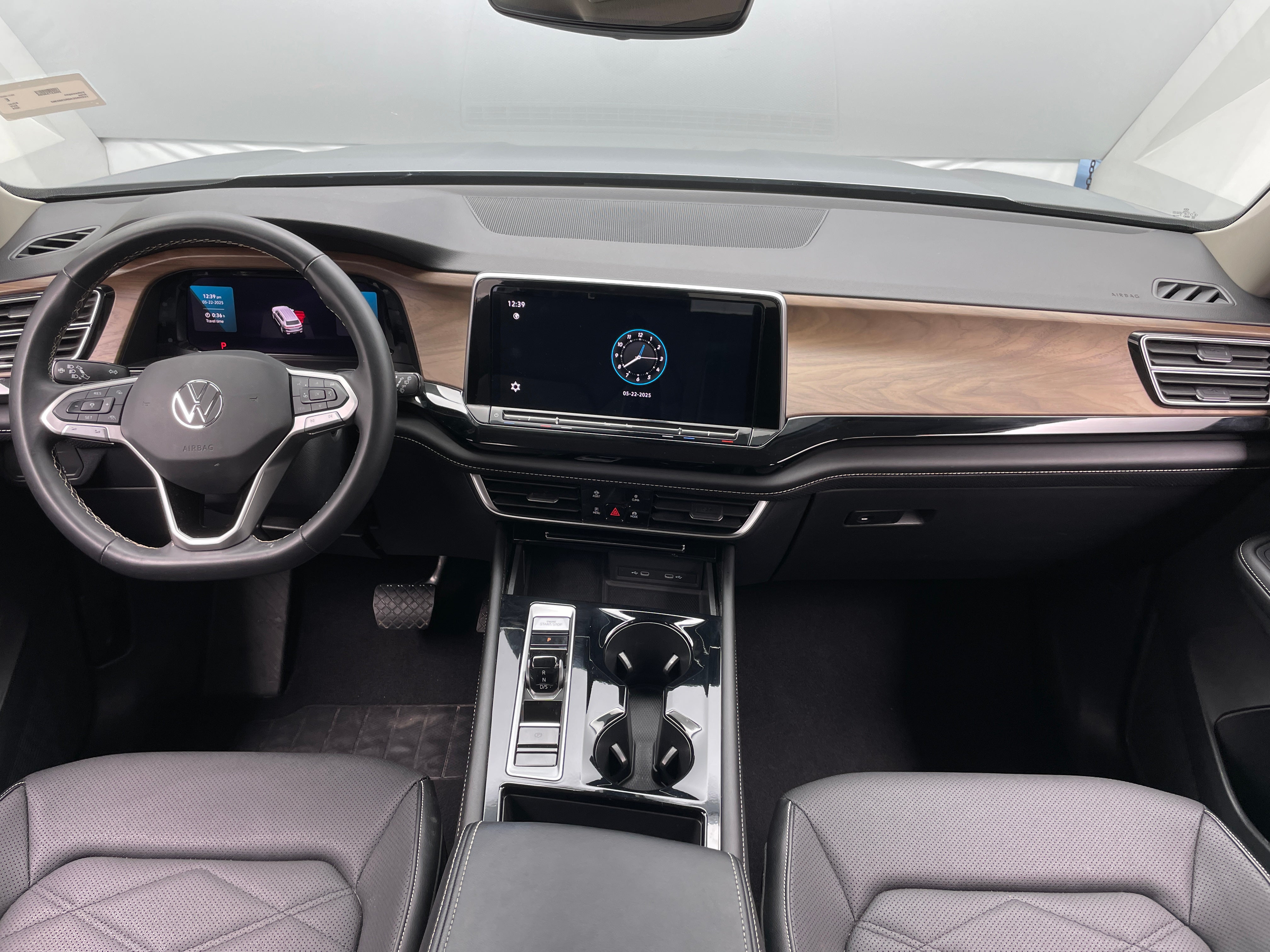 2024 Volkswagen Atlas SE 2