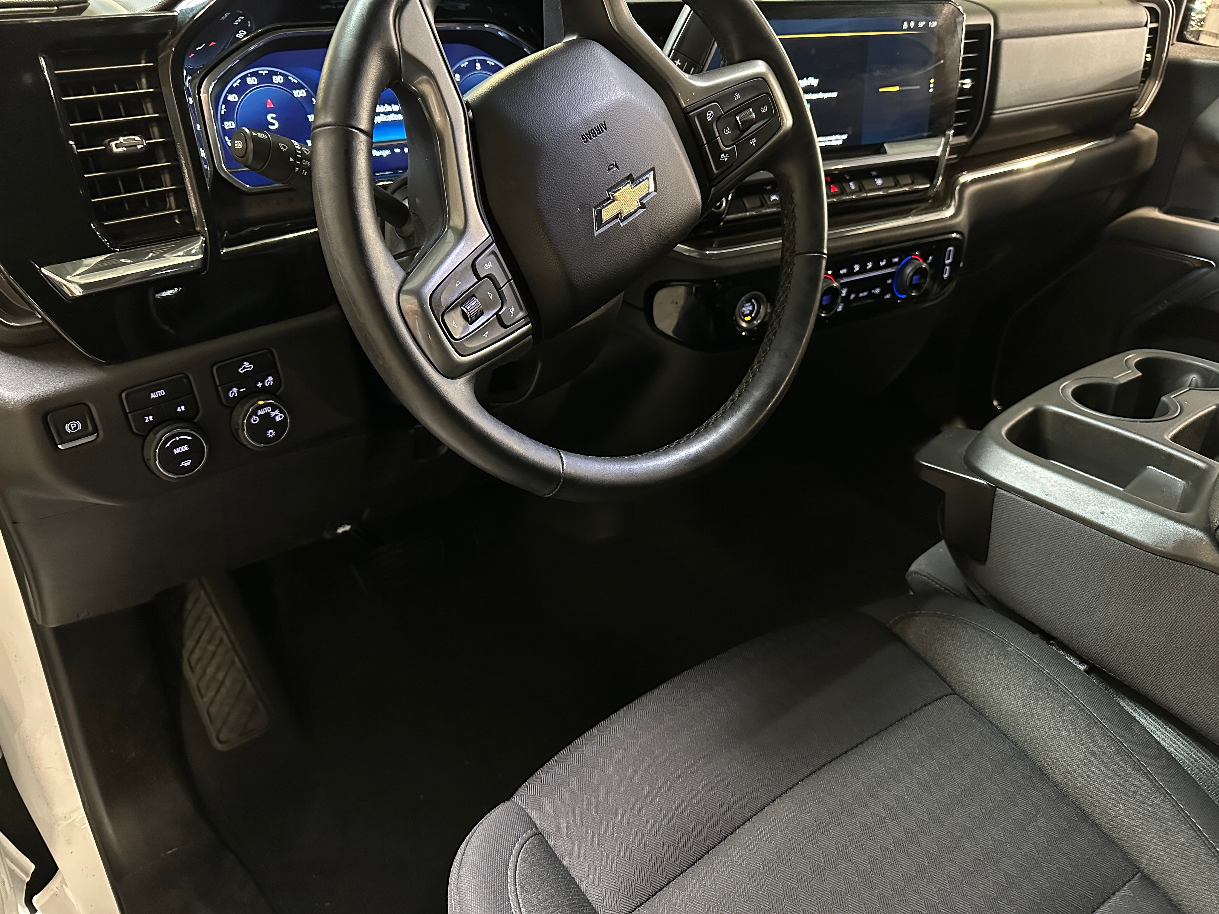 2023 Chevrolet Silverado 1500 LT 3
