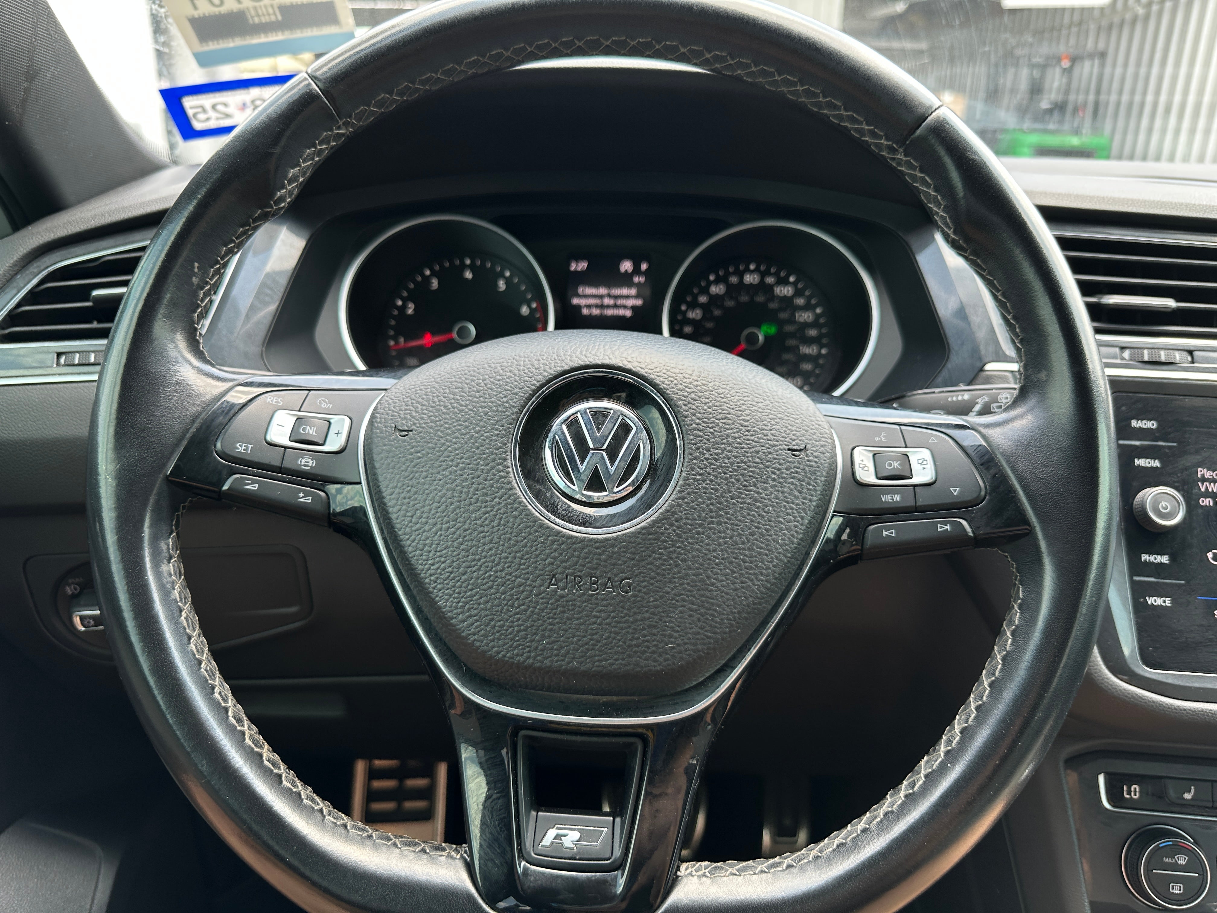 2020 Volkswagen Tiguan SE R-Line Black 4