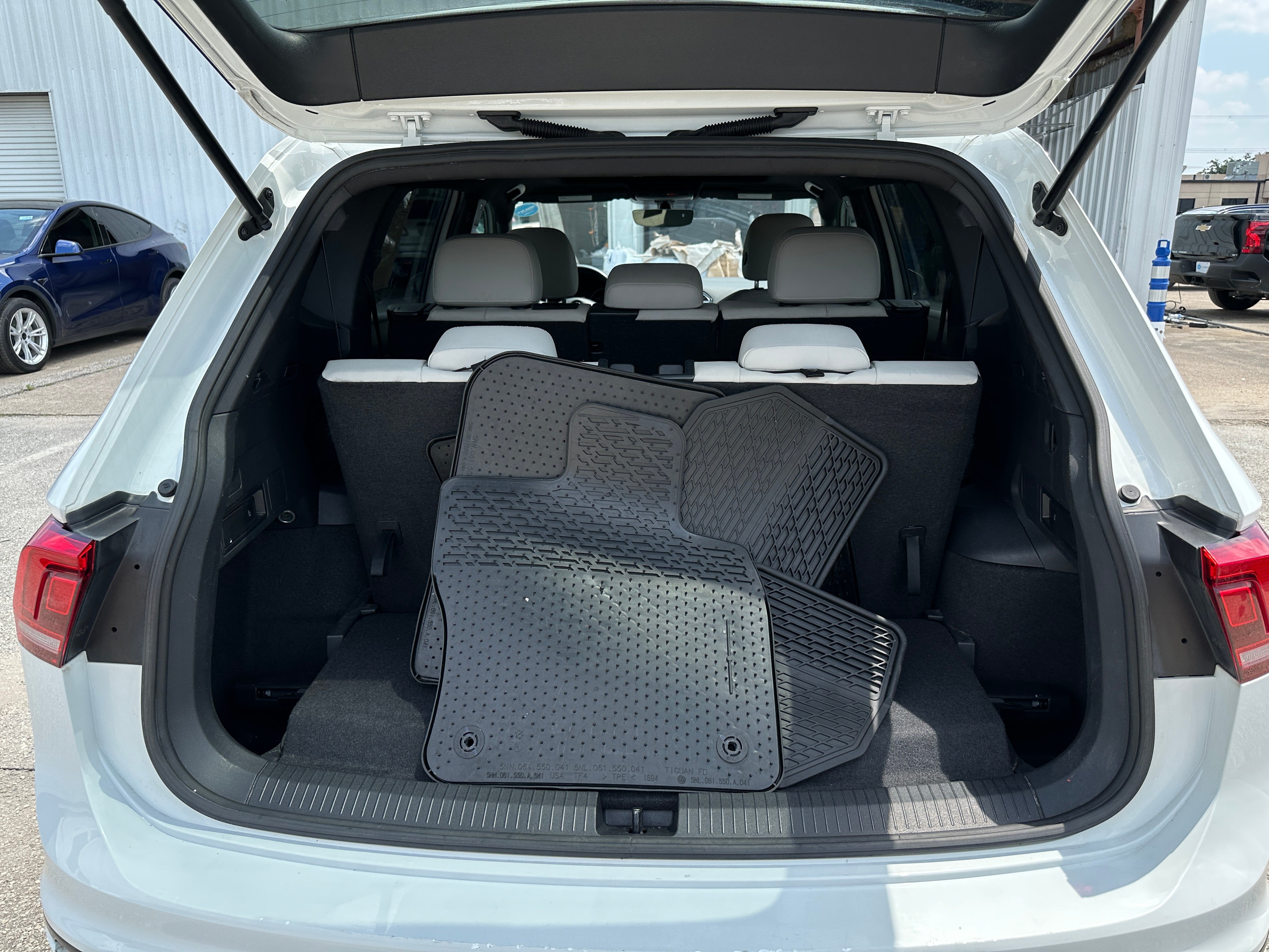 2020 Volkswagen Tiguan SE R-Line Black 6