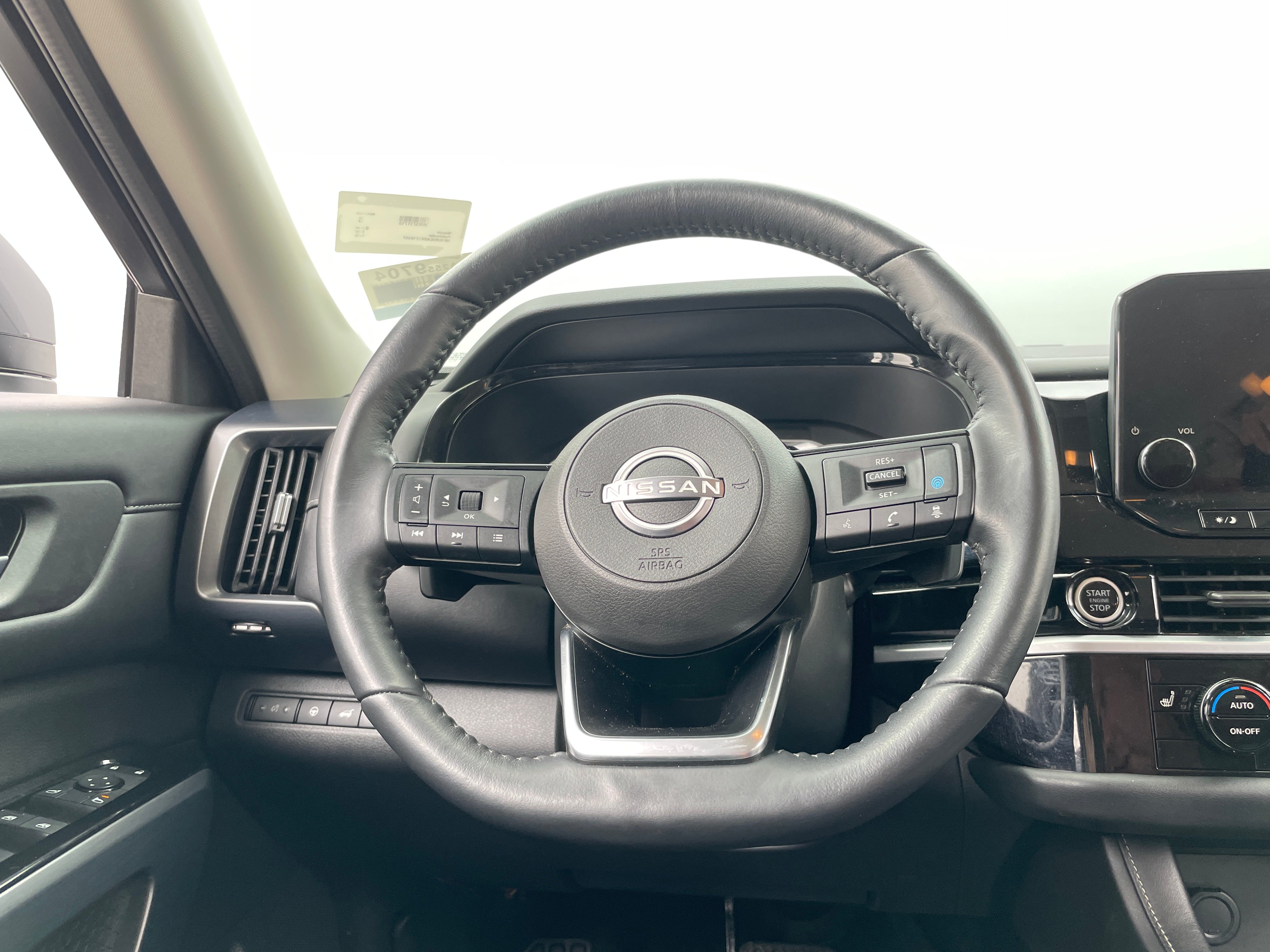 2022 Nissan Pathfinder SL 4