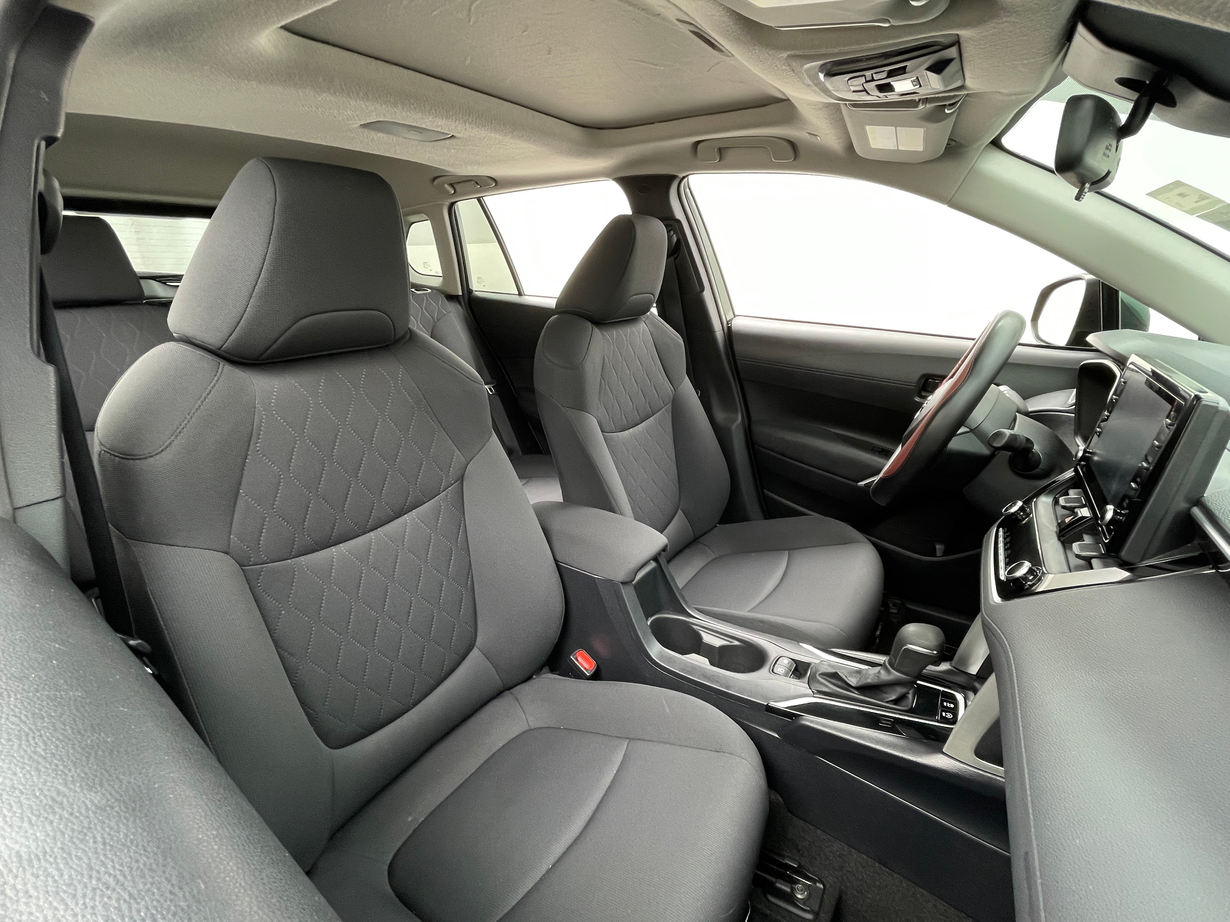 2022 Toyota Corolla Cross LE 2
