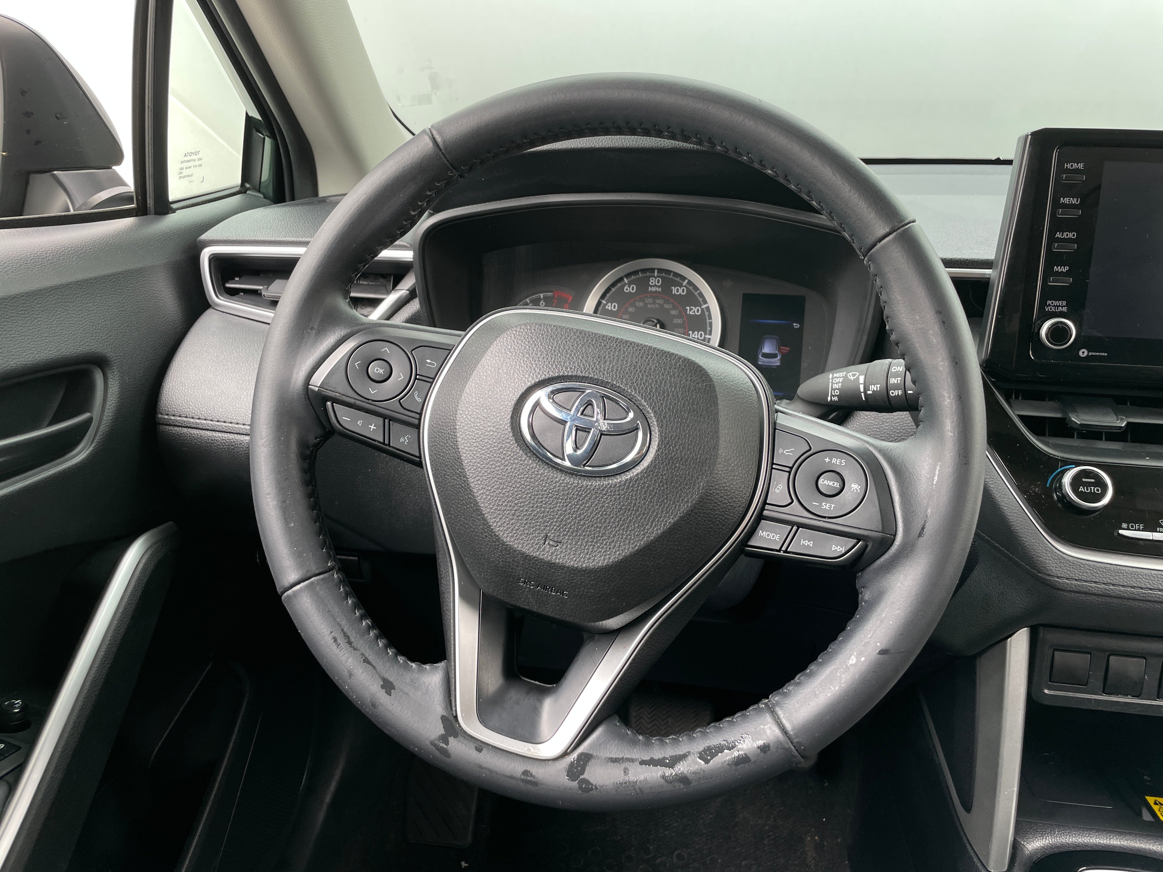 2022 Toyota Corolla Cross LE 5