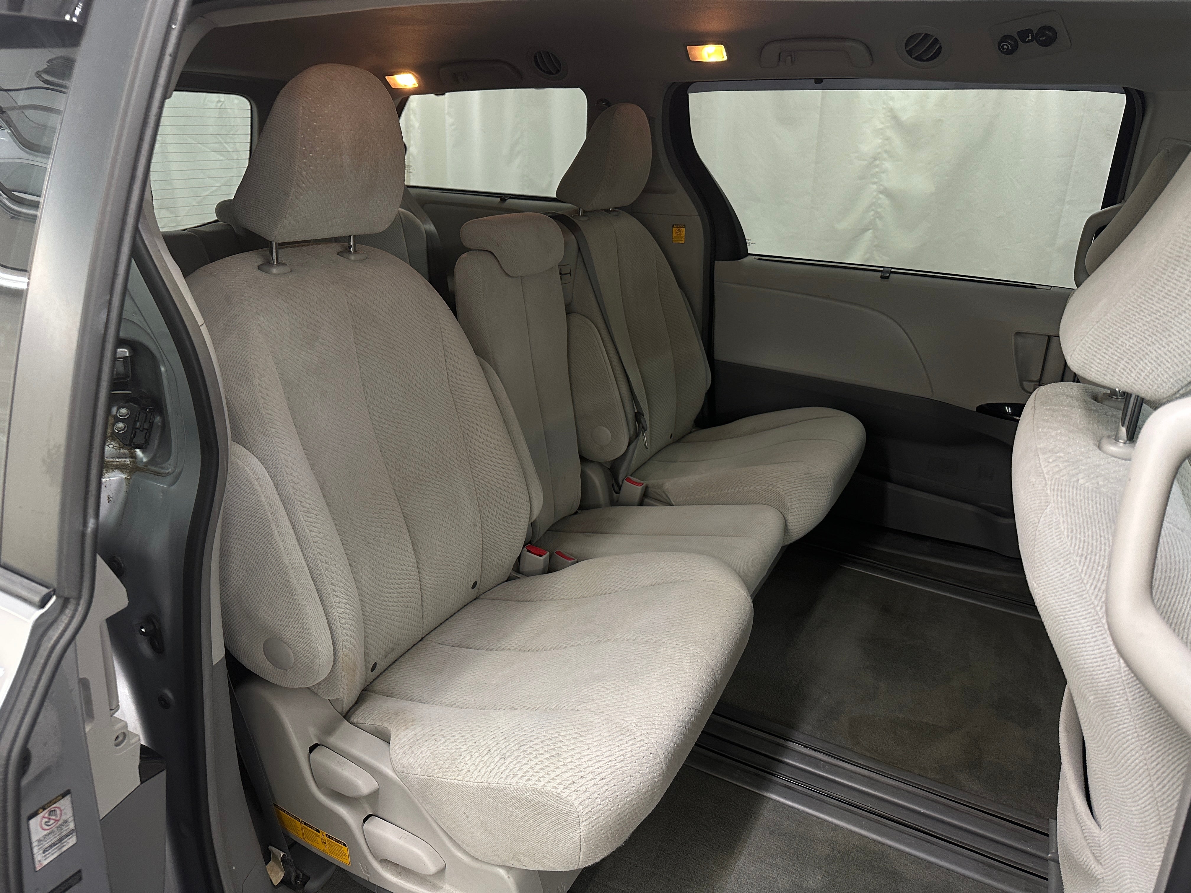 2012 Toyota Sienna LE 6