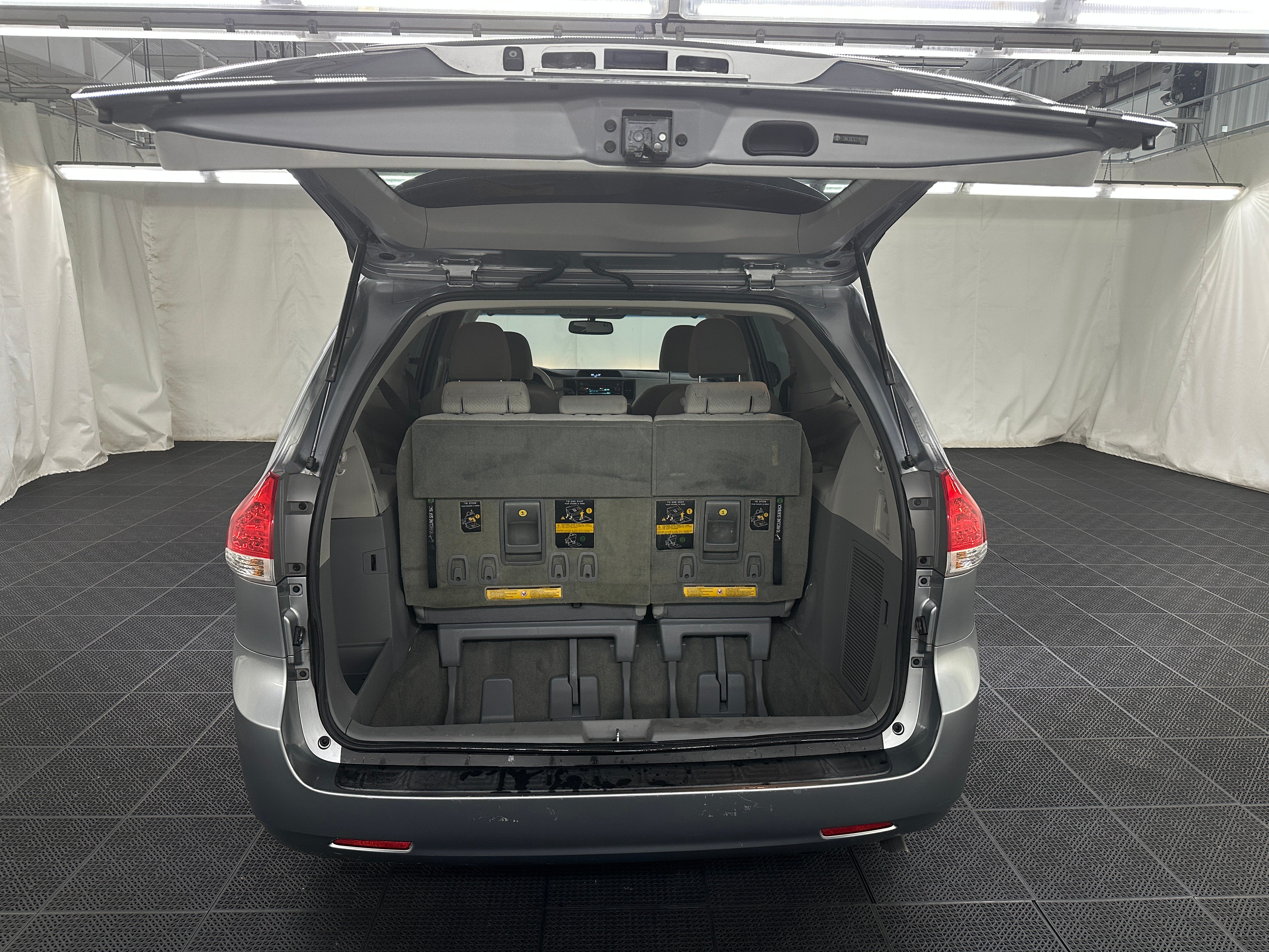 2012 Toyota Sienna LE 7