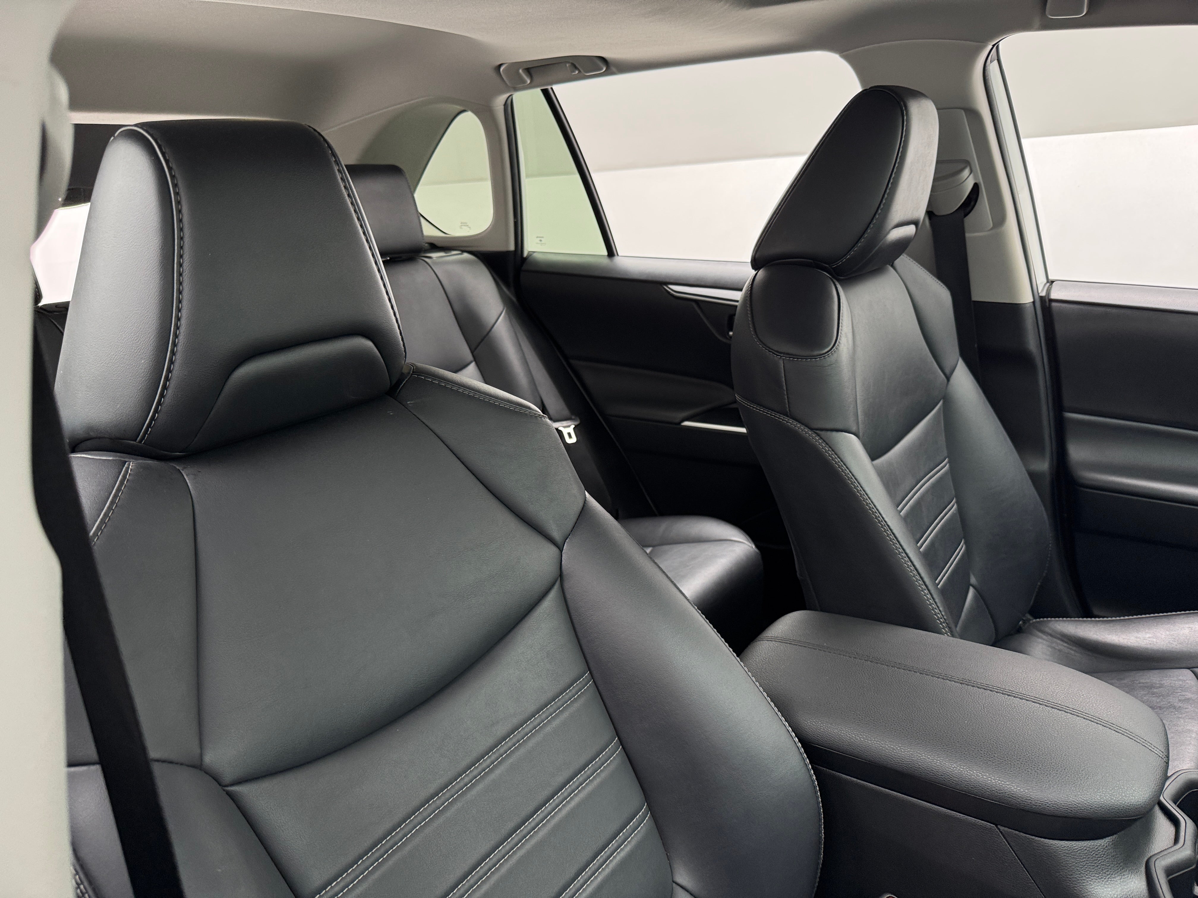 2022 Toyota RAV4 XLE Premium 2