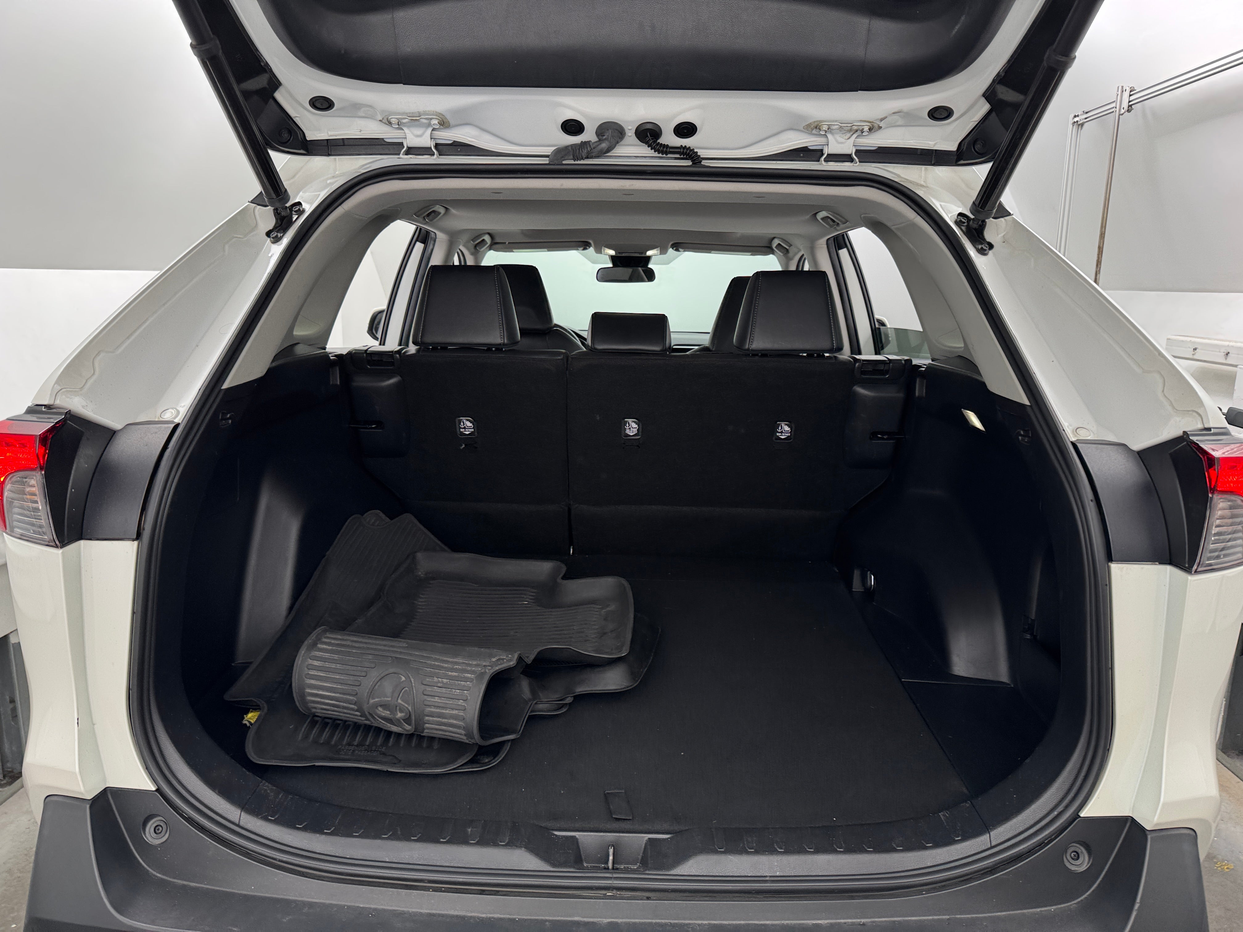 2022 Toyota RAV4 XLE Premium 7