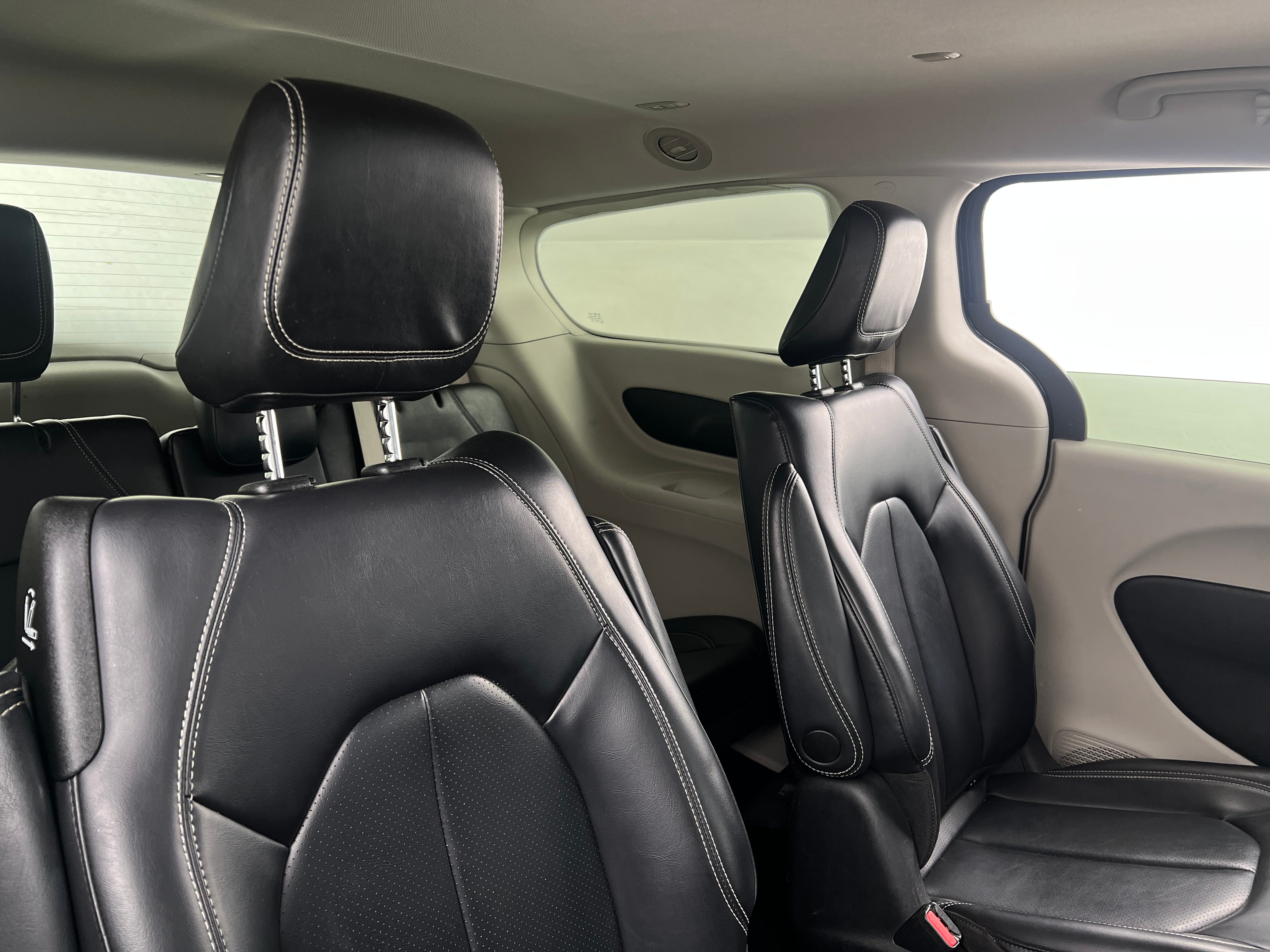 2023 Chrysler Pacifica Hybrid Touring L 5