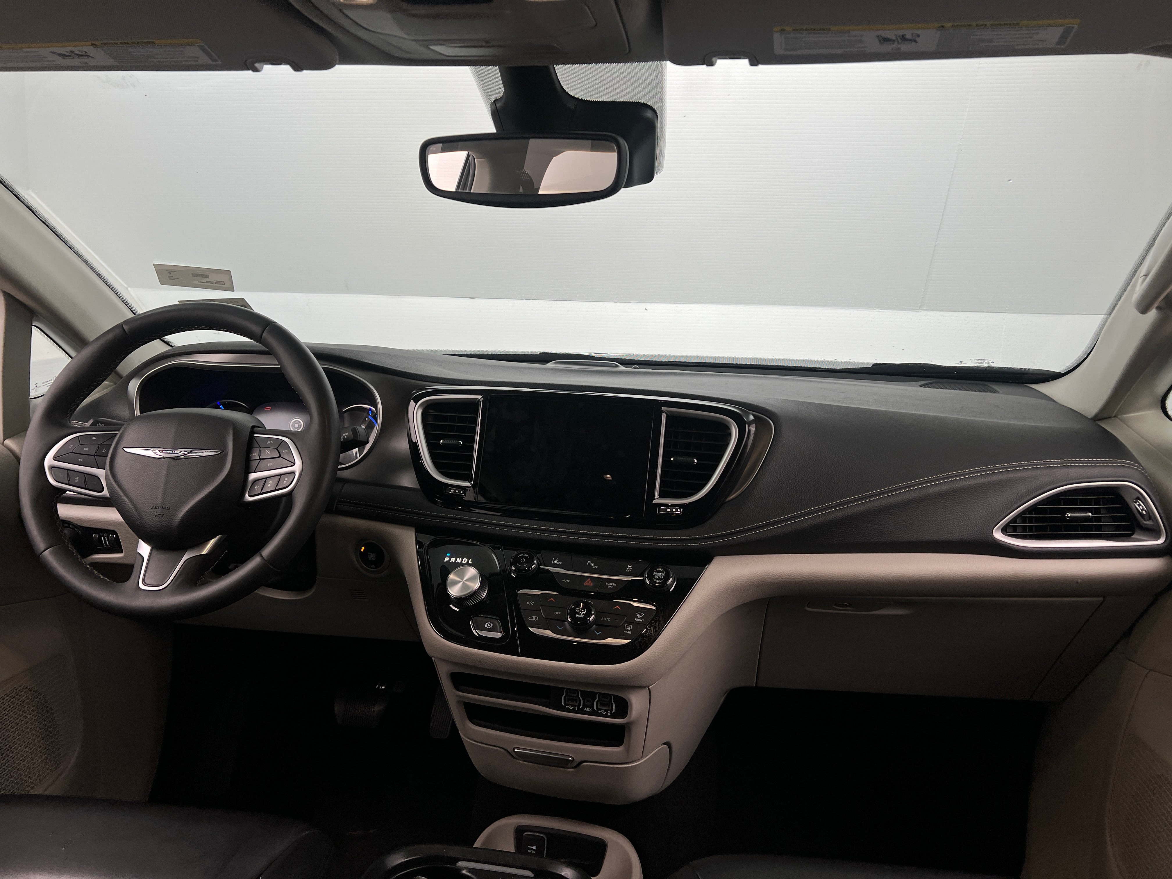 2023 Chrysler Pacifica Hybrid Touring L 2