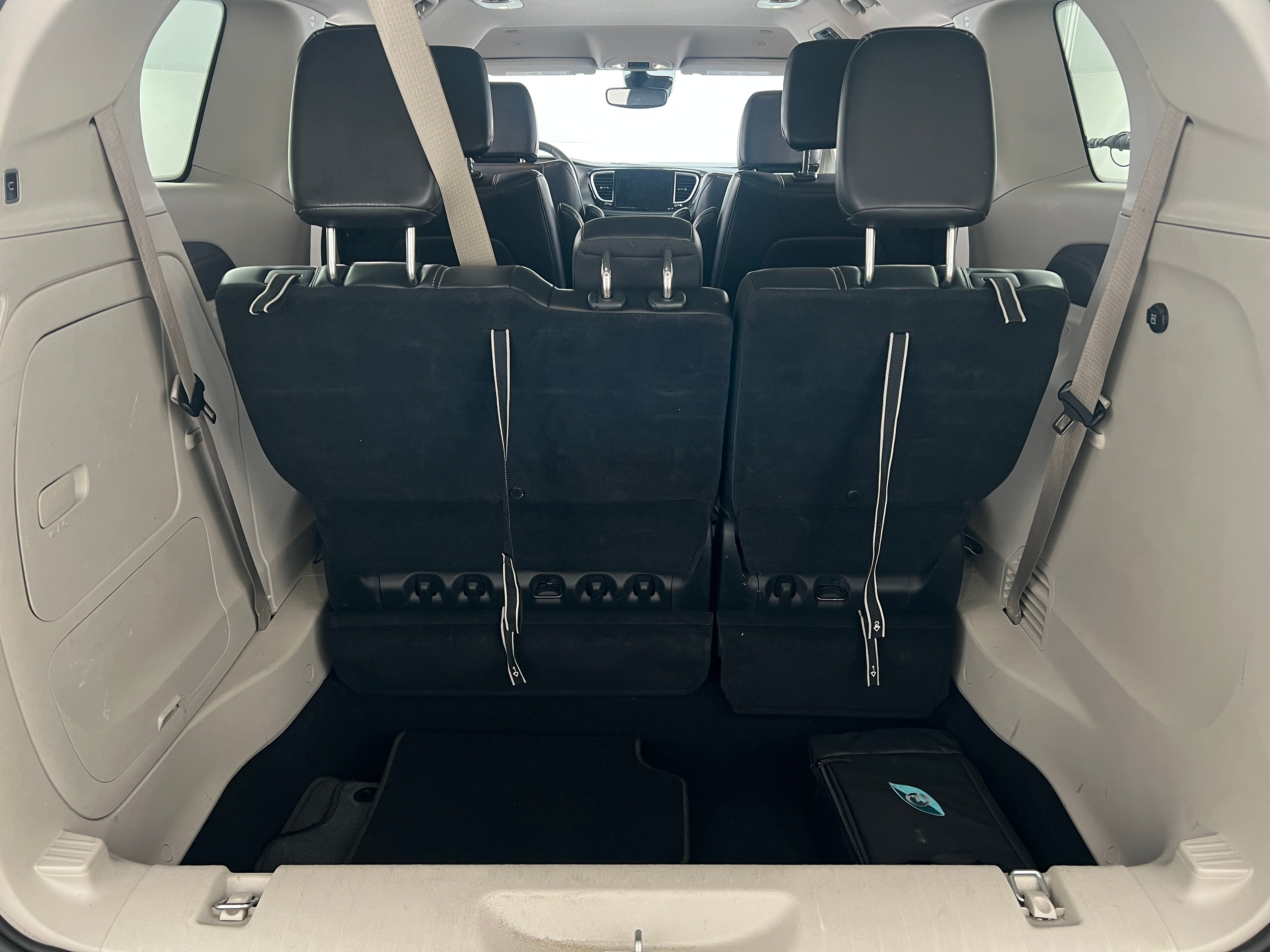 2023 Chrysler Pacifica Hybrid Touring L 6