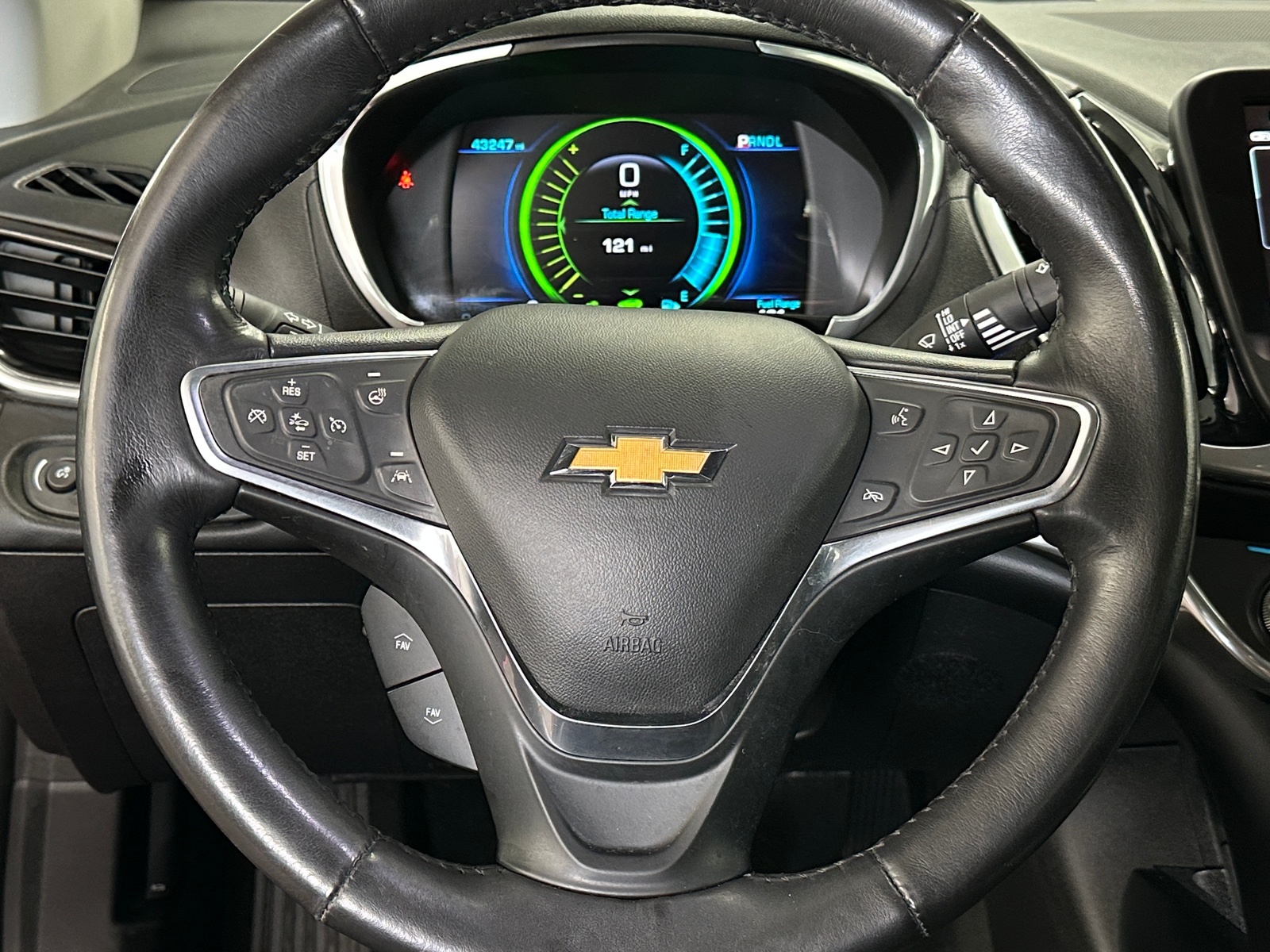 Thumbnail: 2018 Chevrolet Volt - 4