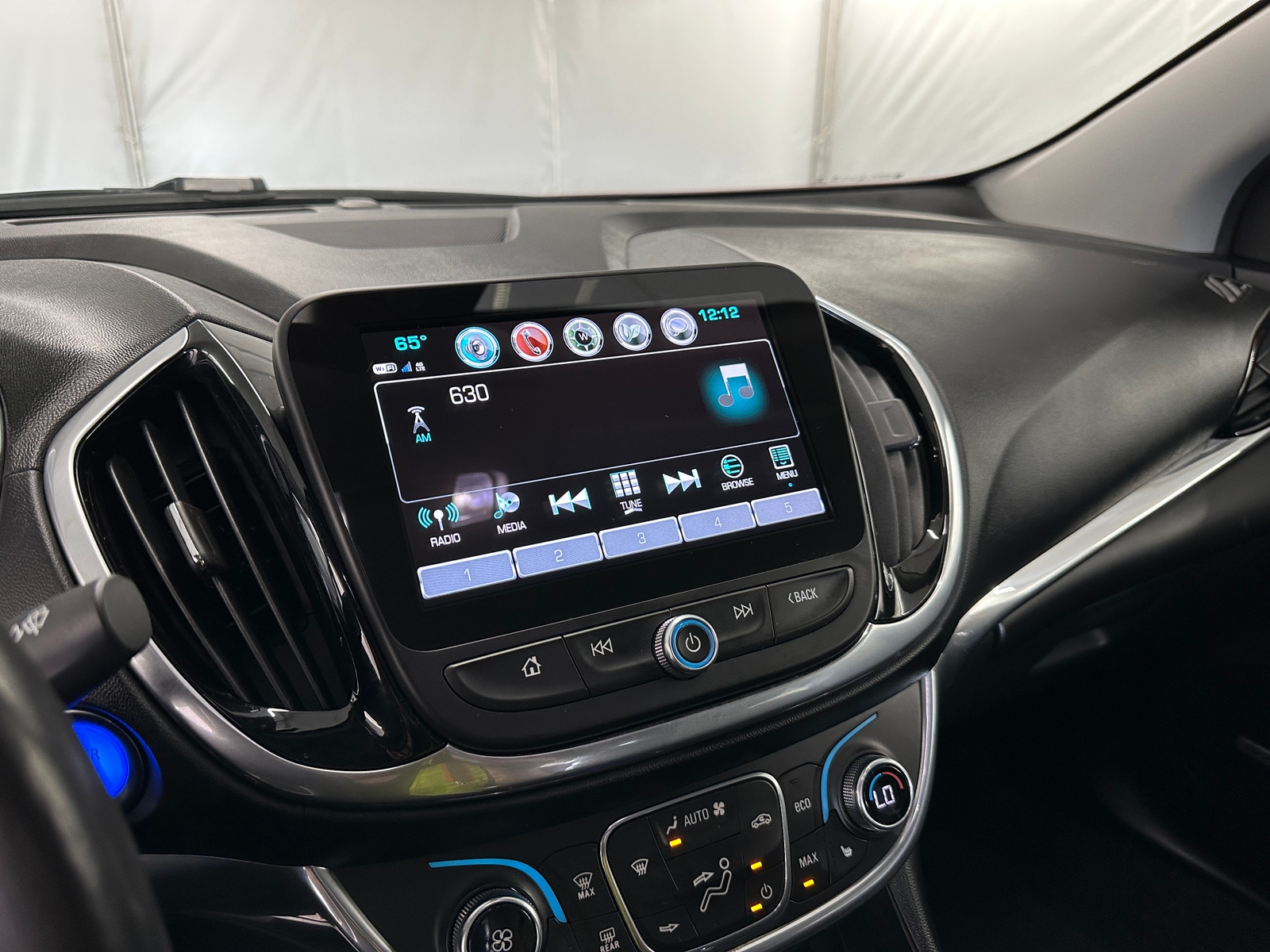 Thumbnail: 2018 Chevrolet Volt - 3