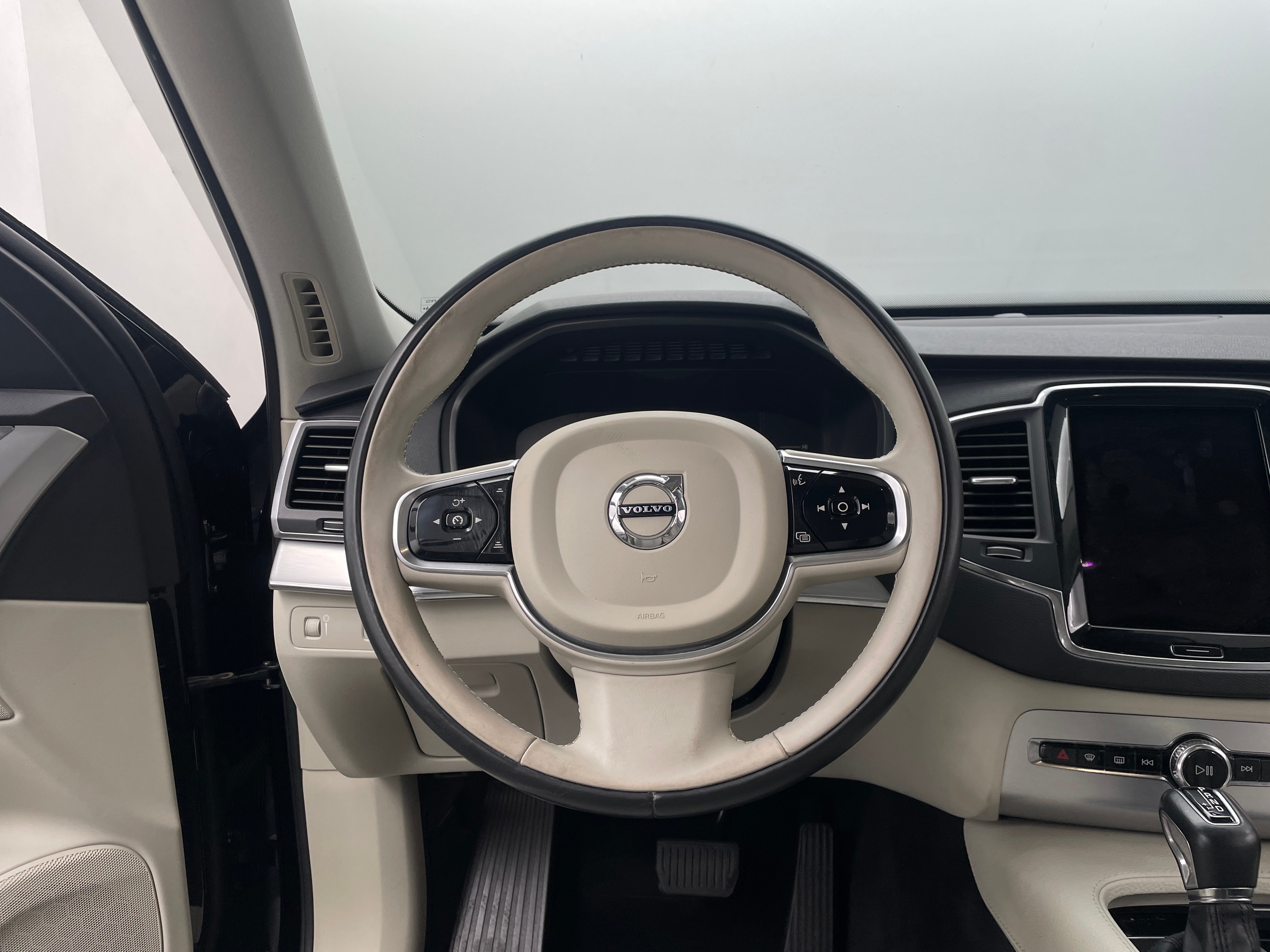 2017 Volvo XC90 T5 Momentum 4