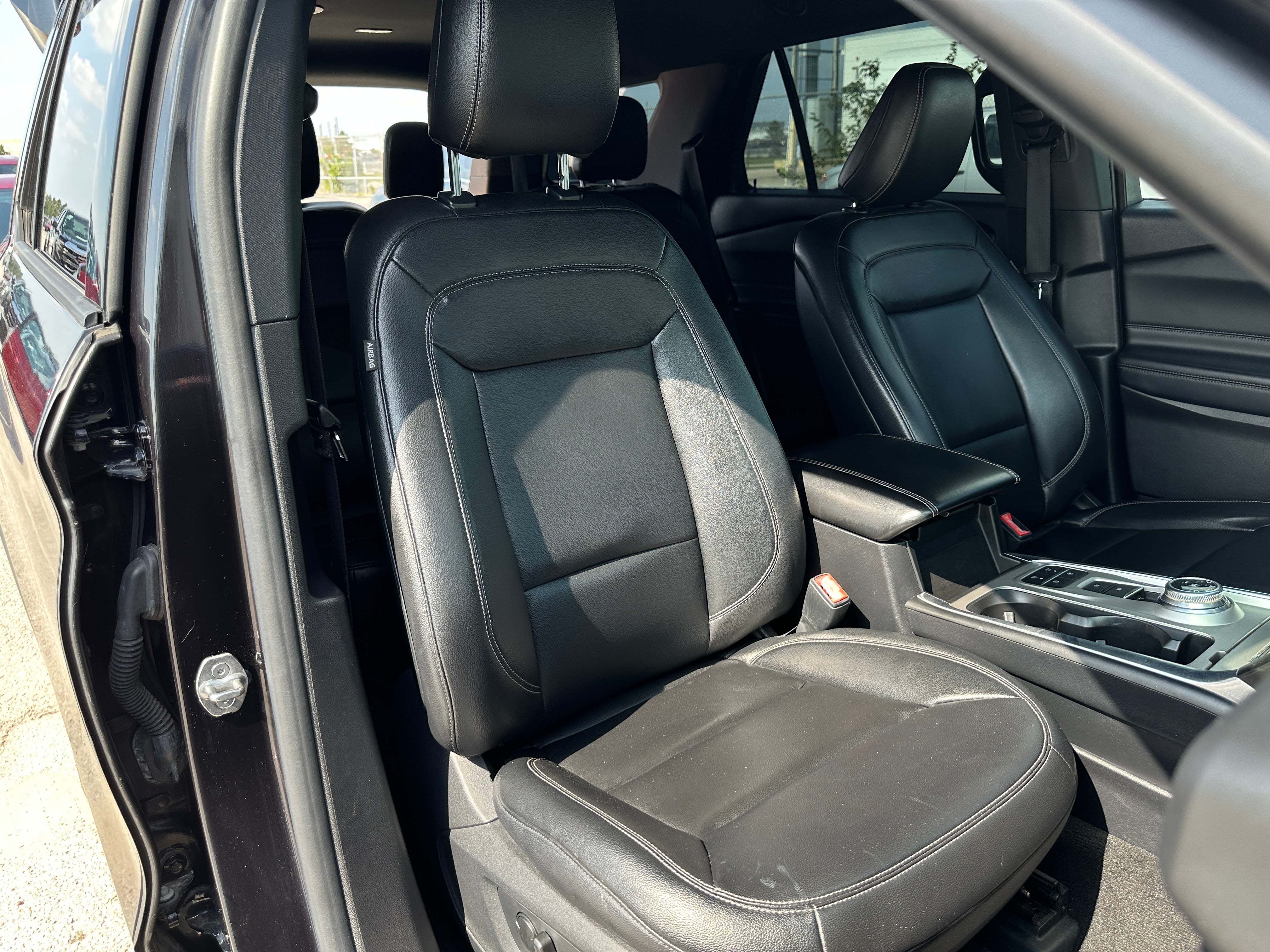 2020 Ford Explorer XLT 2