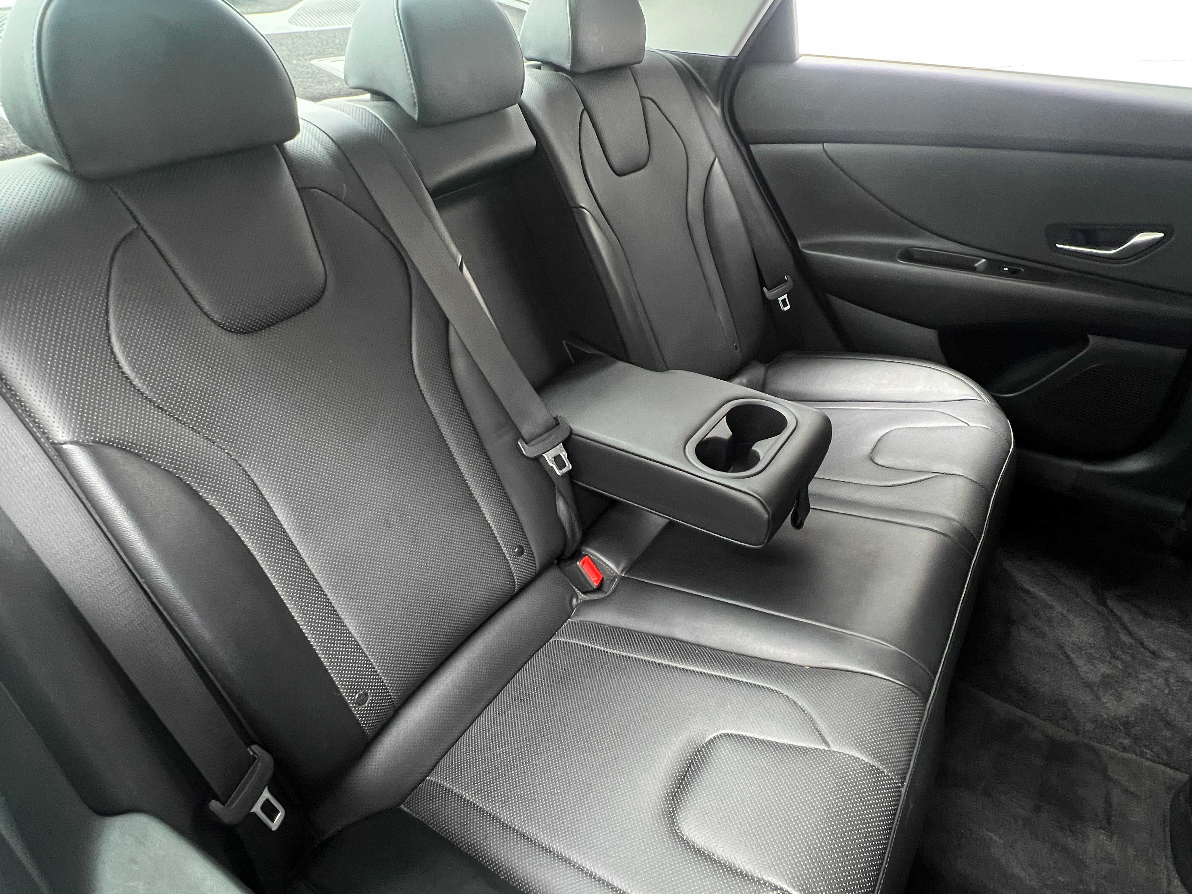 2022 Hyundai Elantra Limited Edition 5