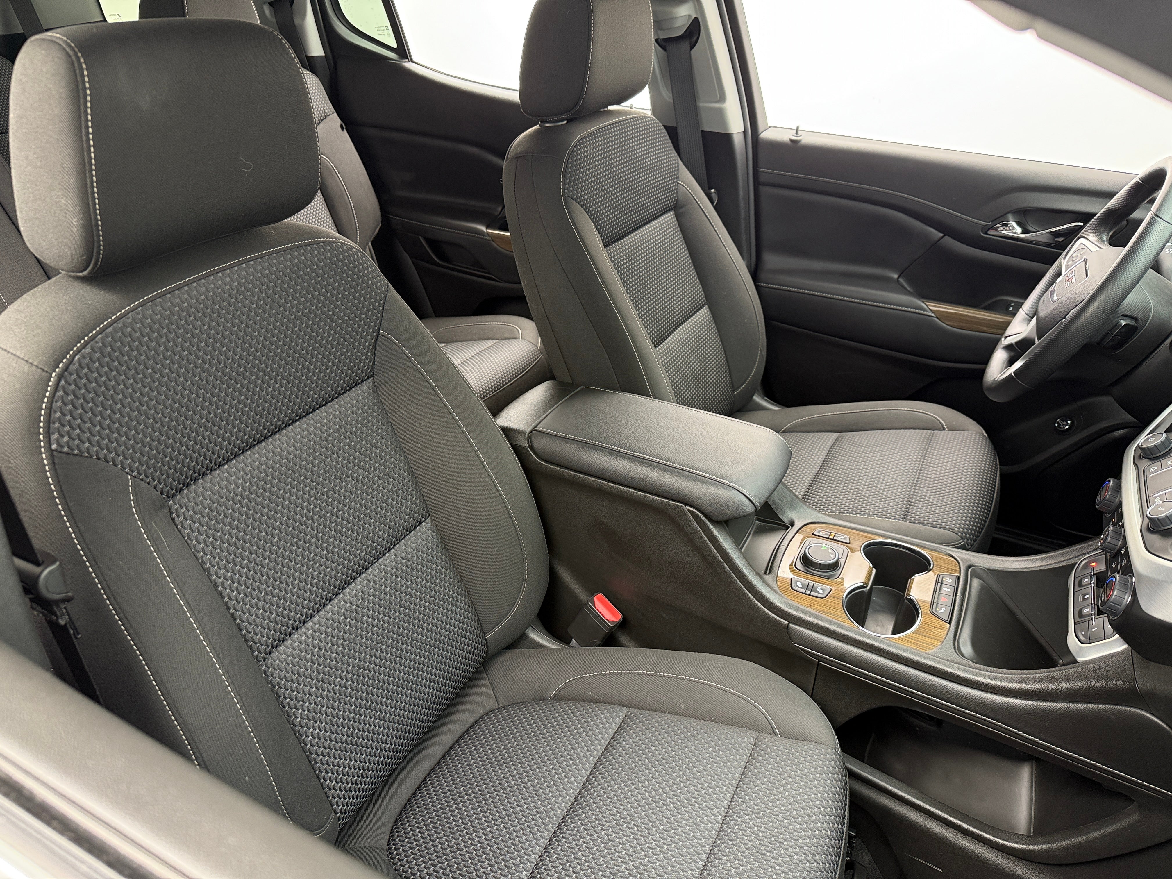 2023 GMC Acadia SLE 2