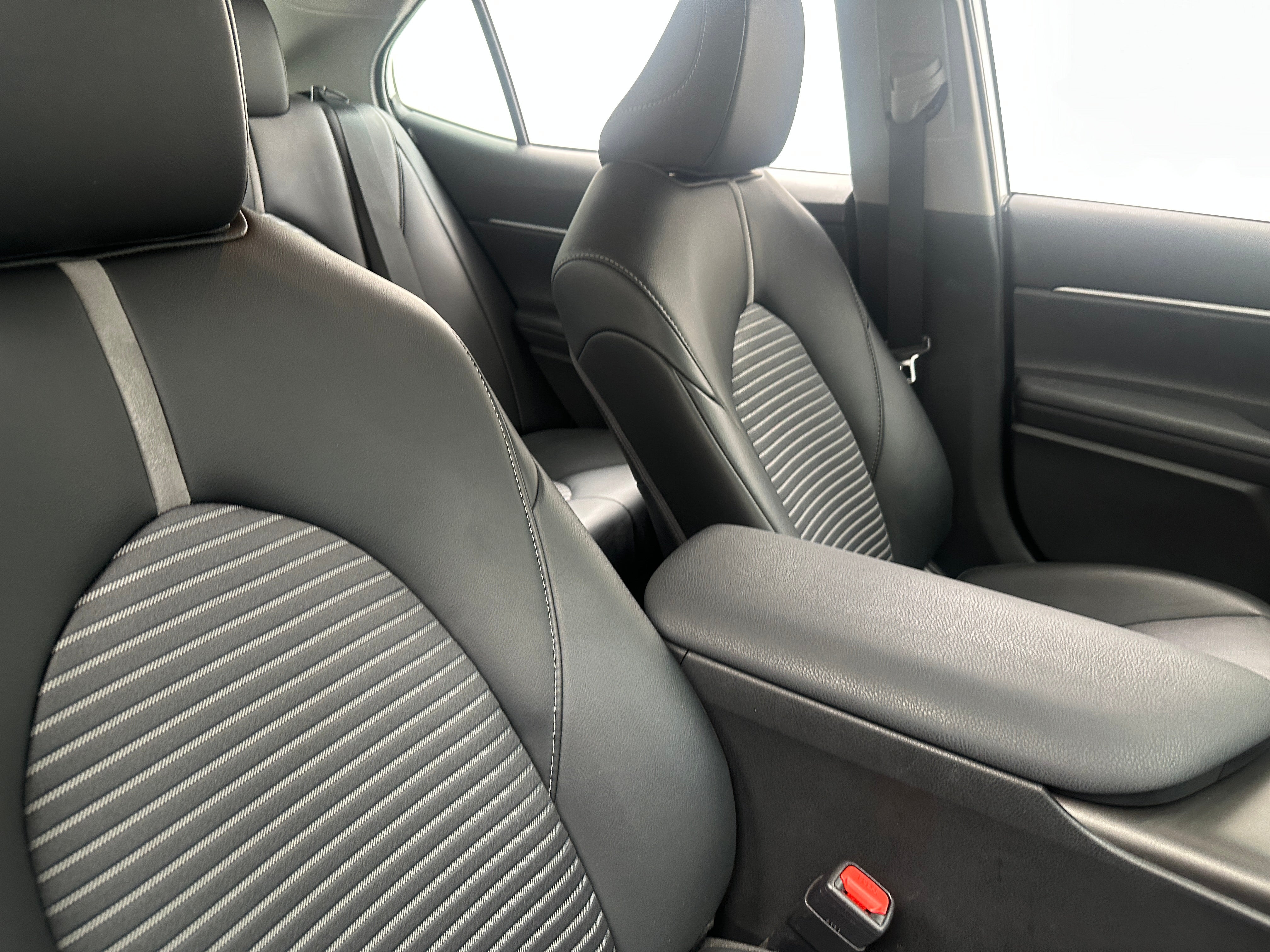 2024 Toyota Camry SE 2