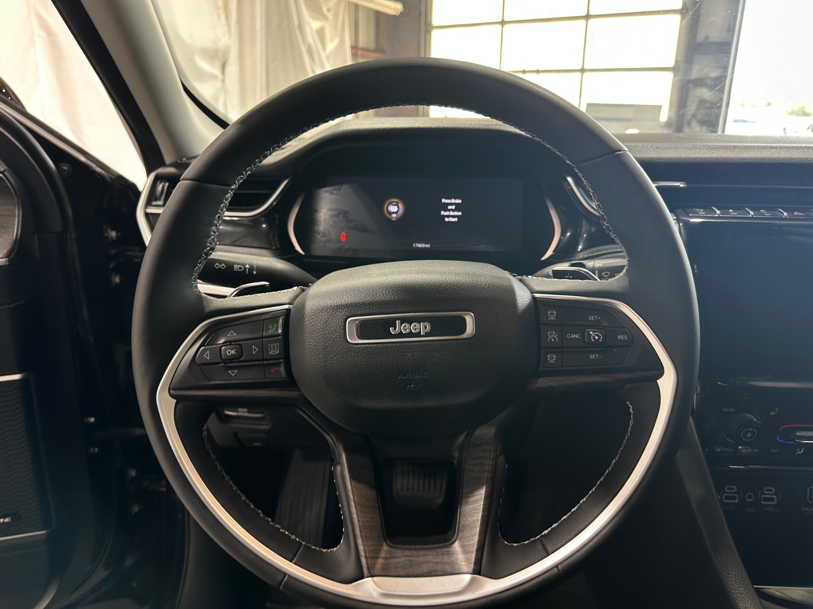 Thumbnail: 2023 Jeep Grand Cherokee - 4