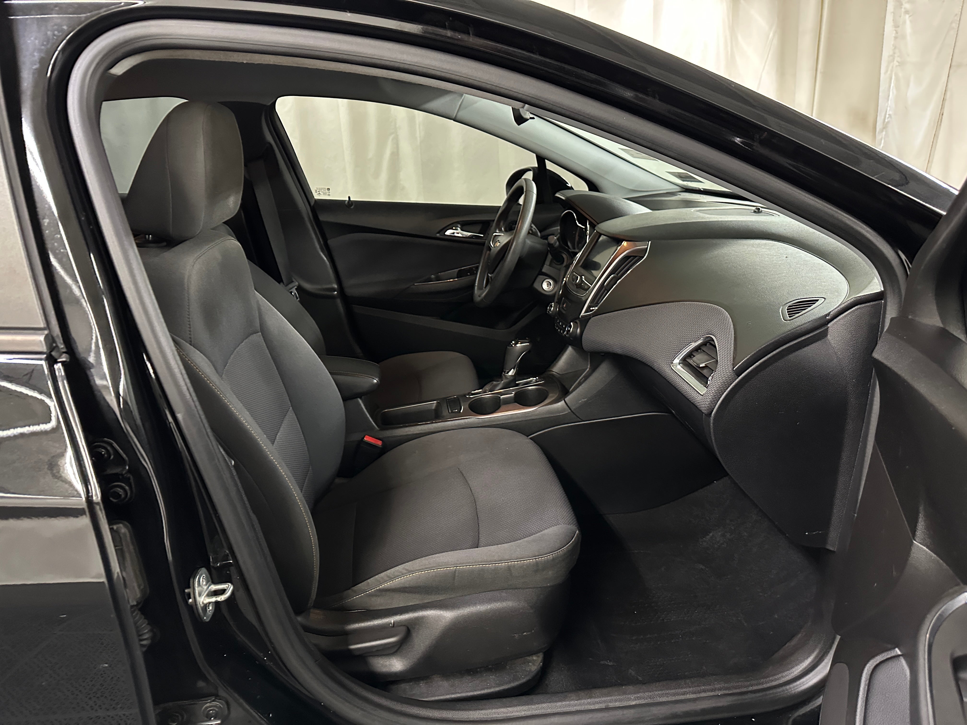 2019 Chevrolet Cruze LS 2
