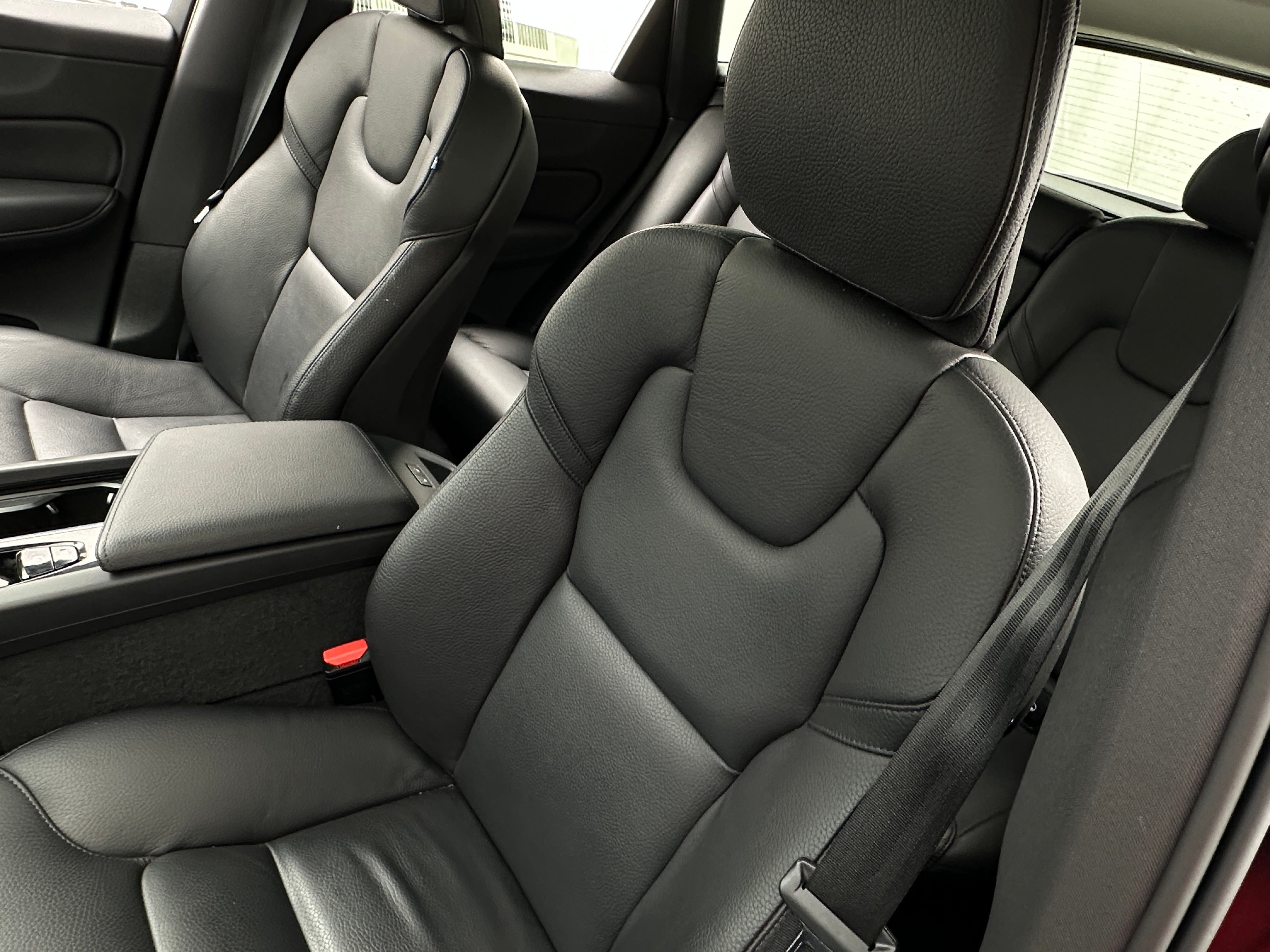 2022 Volvo XC60 Recharge Core 2