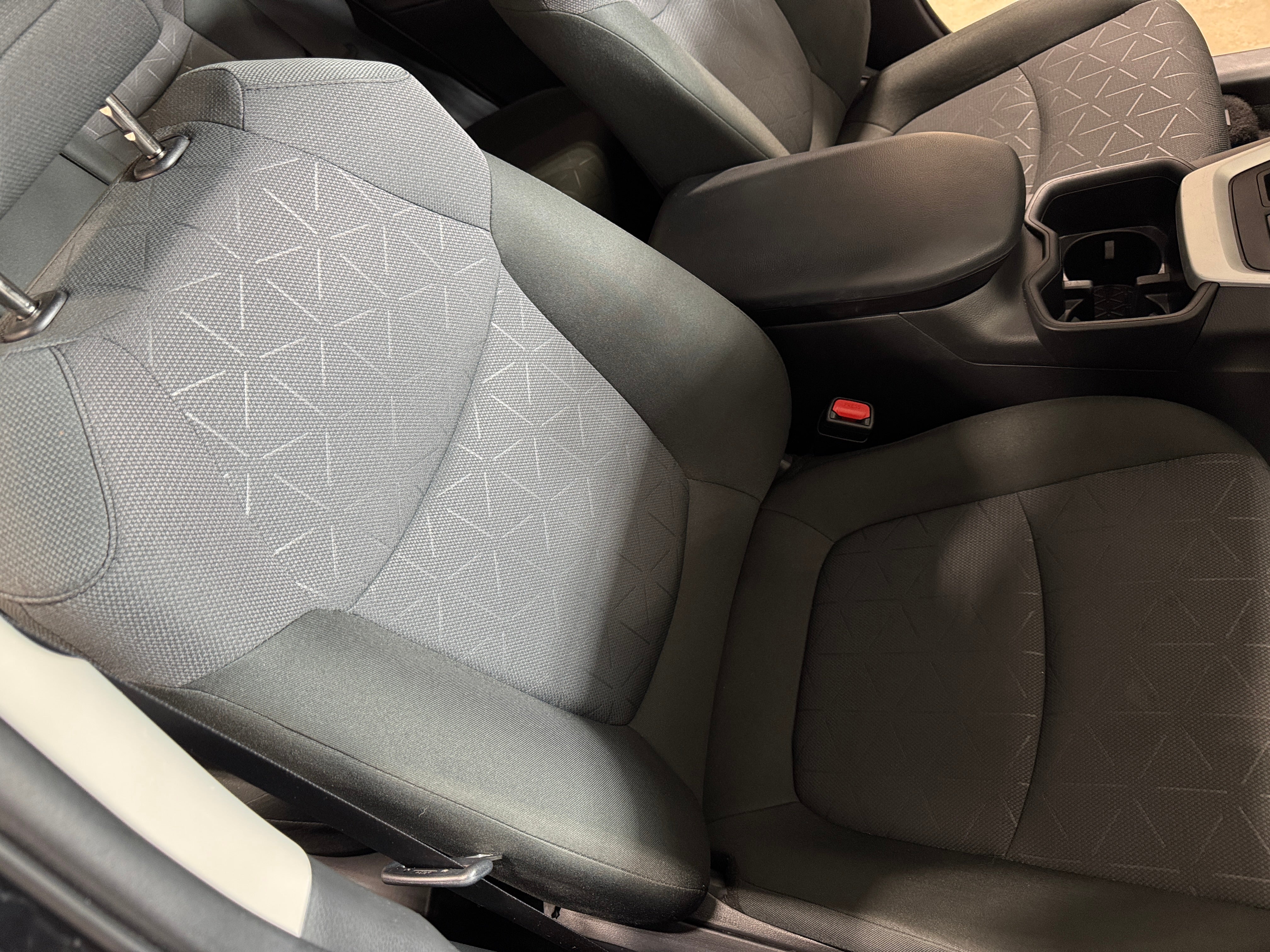 2024 Toyota RAV4 XLE 2