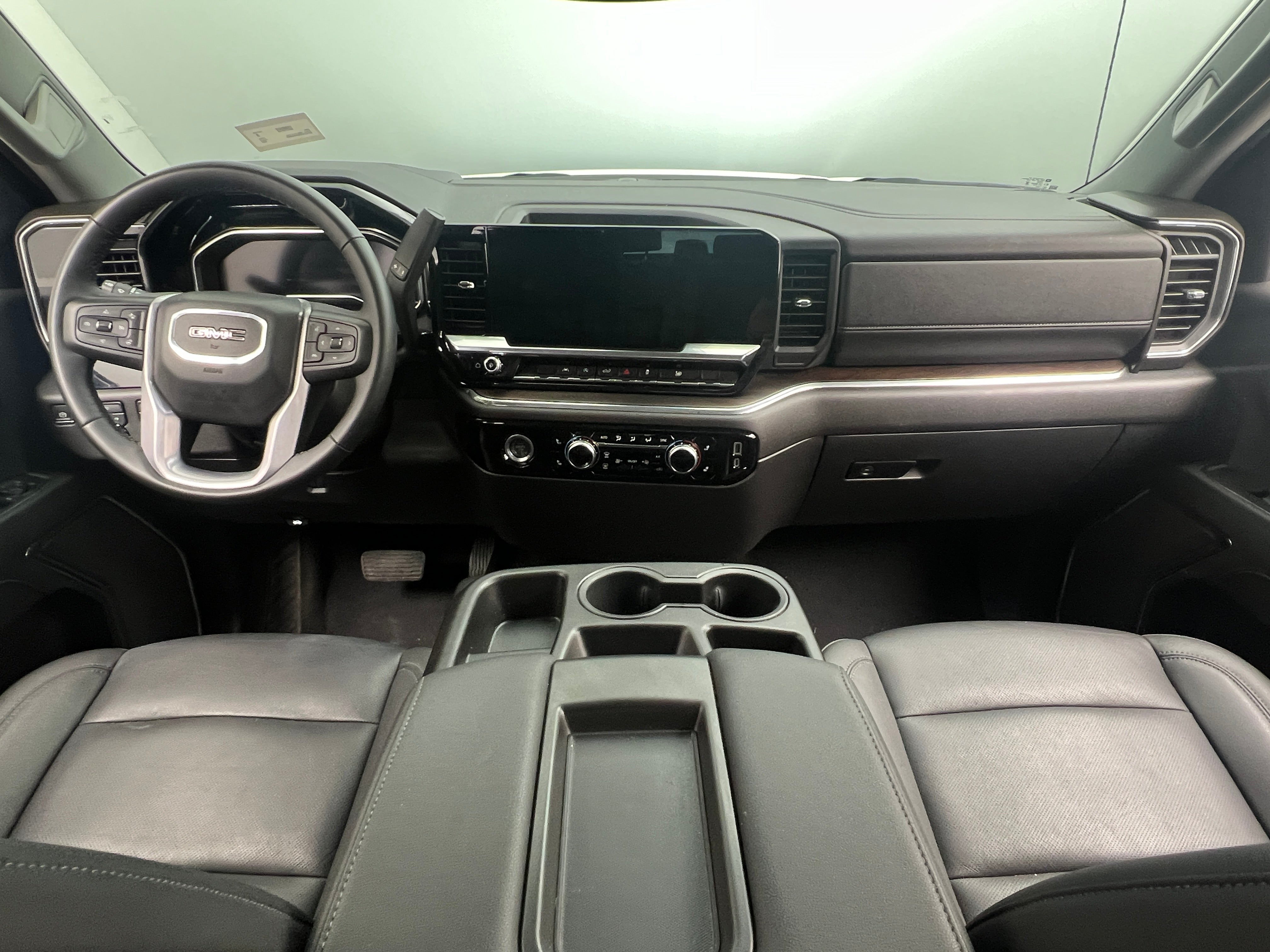 2024 GMC Sierra 1500 SLT 3