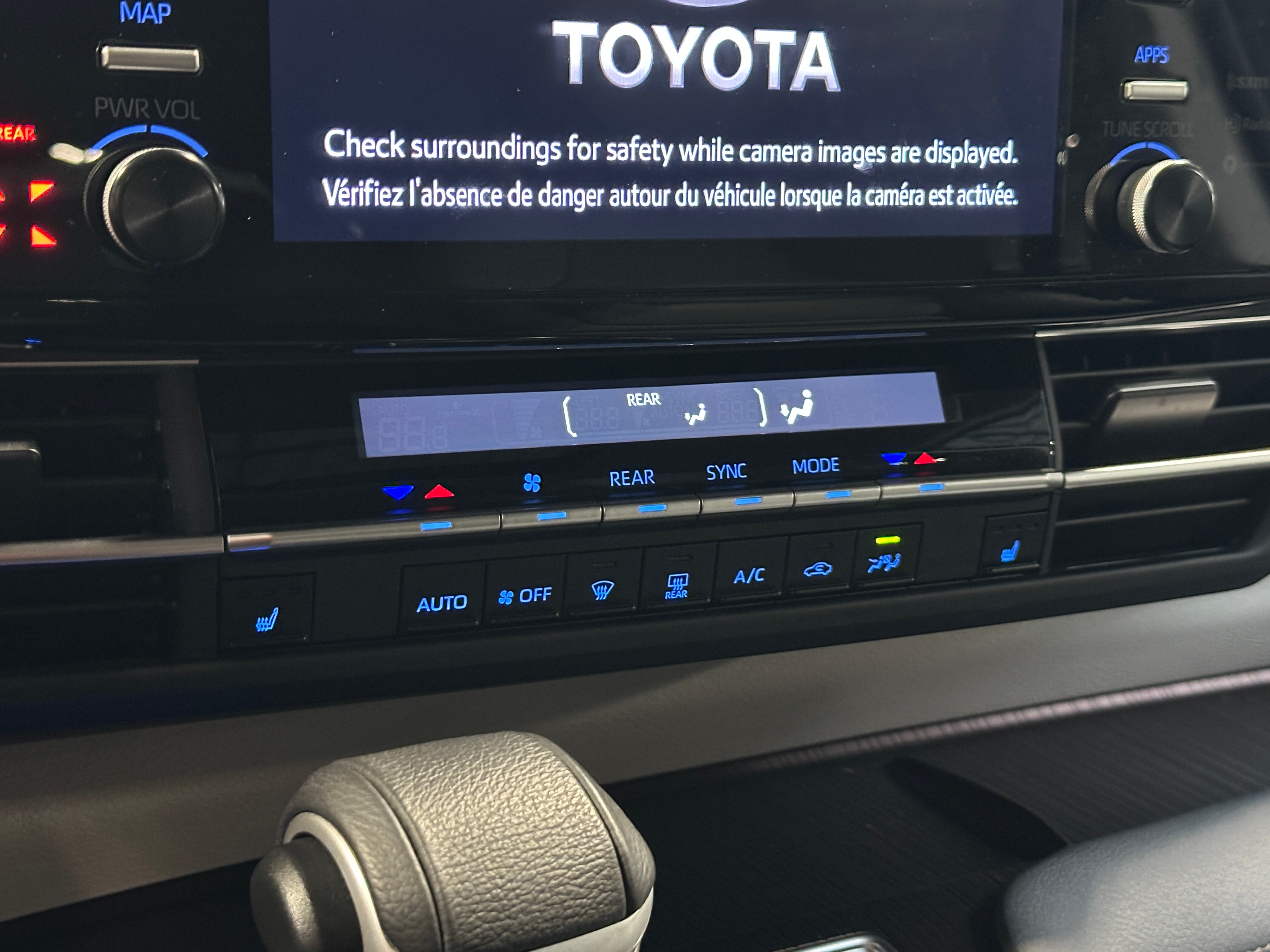 2024 Toyota Sienna XLE 3