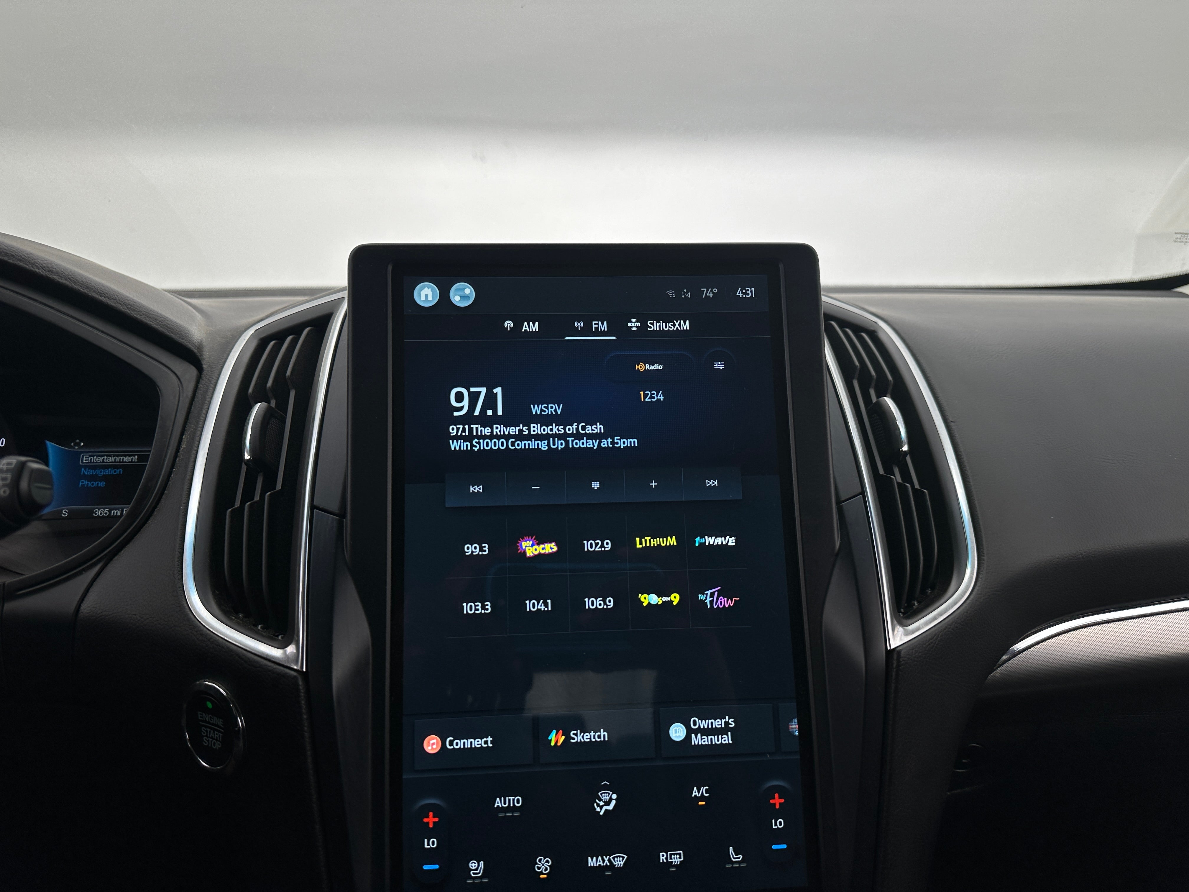 2022 Ford Edge Titanium 3