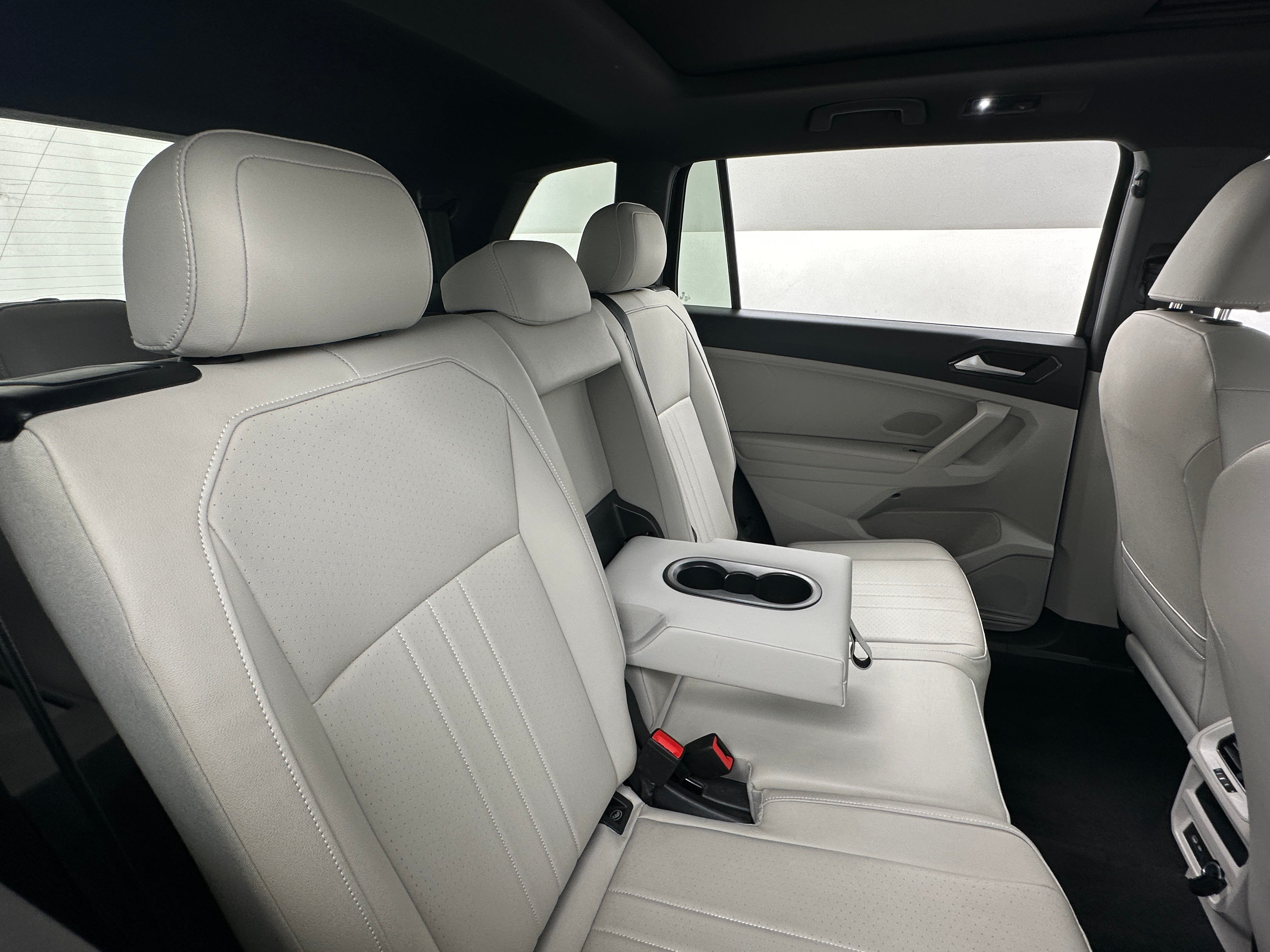2023 Volkswagen Tiguan SE R-Line Black 5