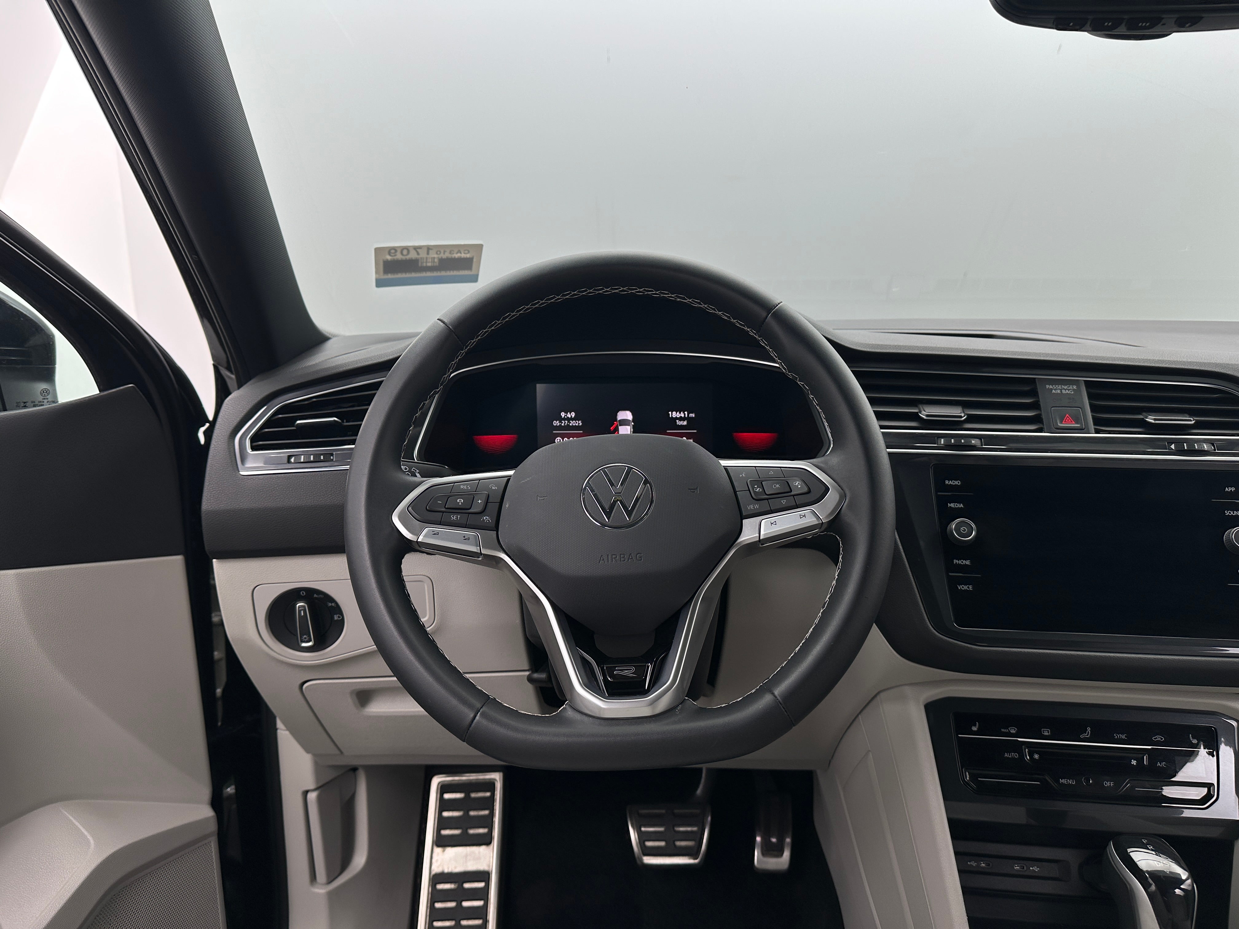 2023 Volkswagen Tiguan SE R-Line Black 4