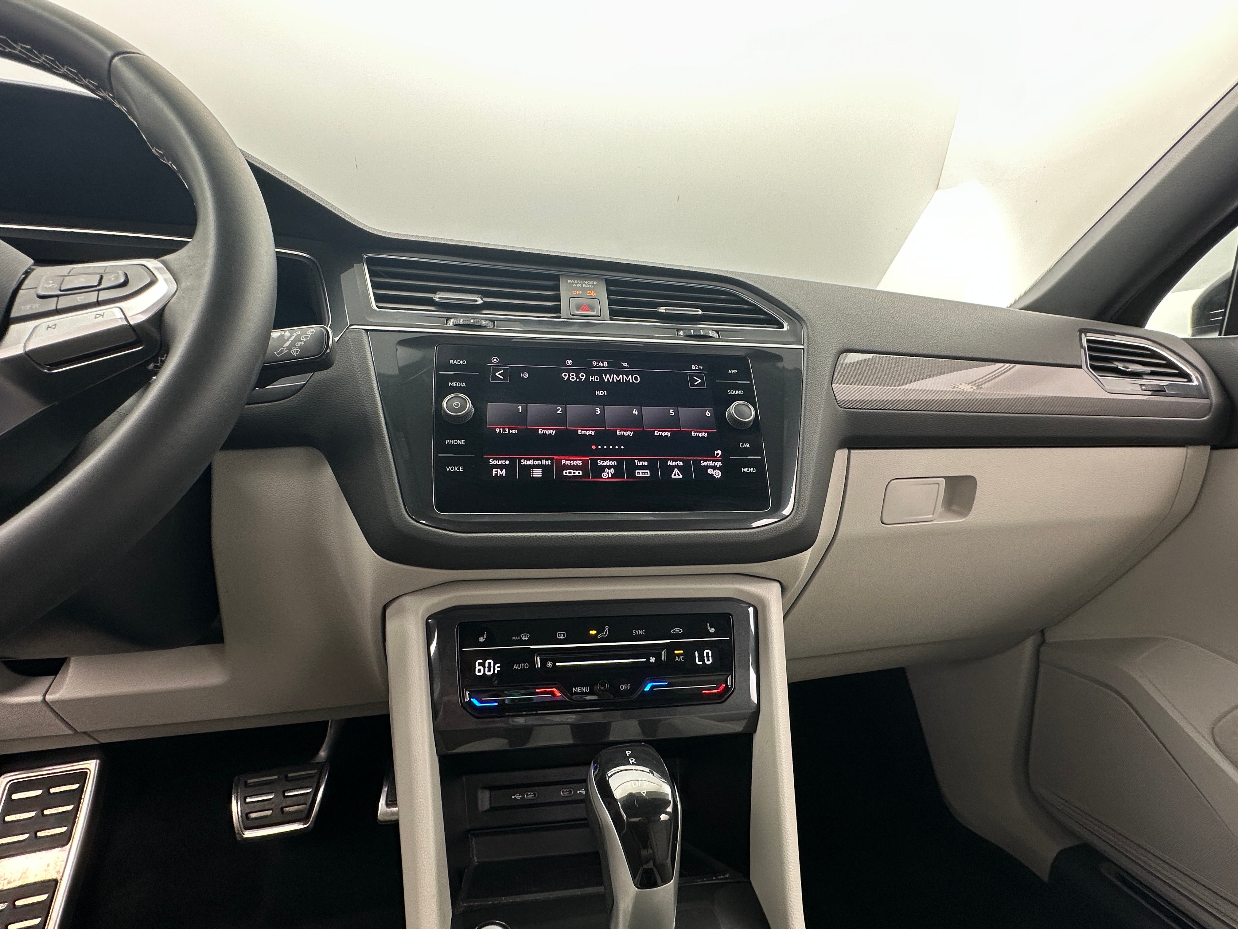 2023 Volkswagen Tiguan SE R-Line Black 3
