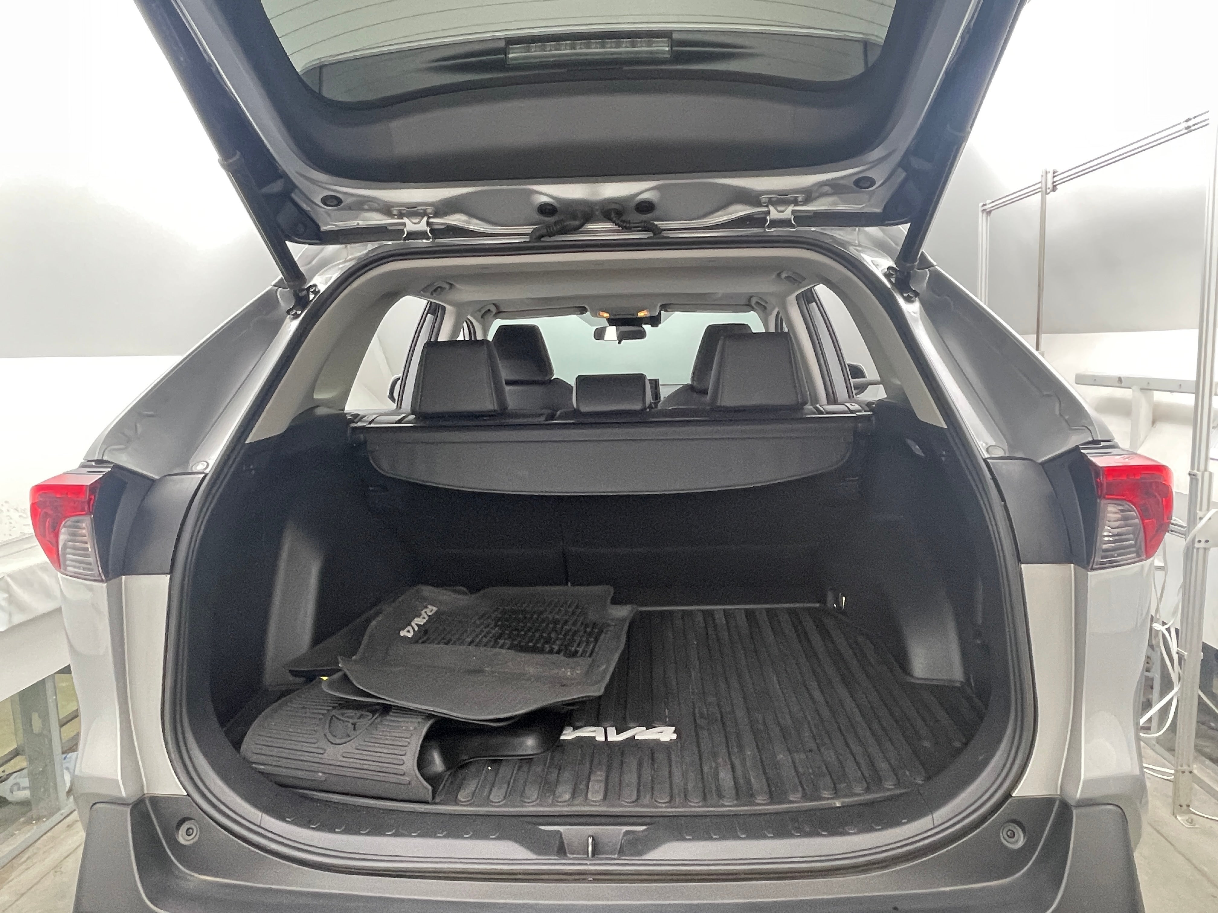 2020 Toyota RAV4 XLE Premium 7