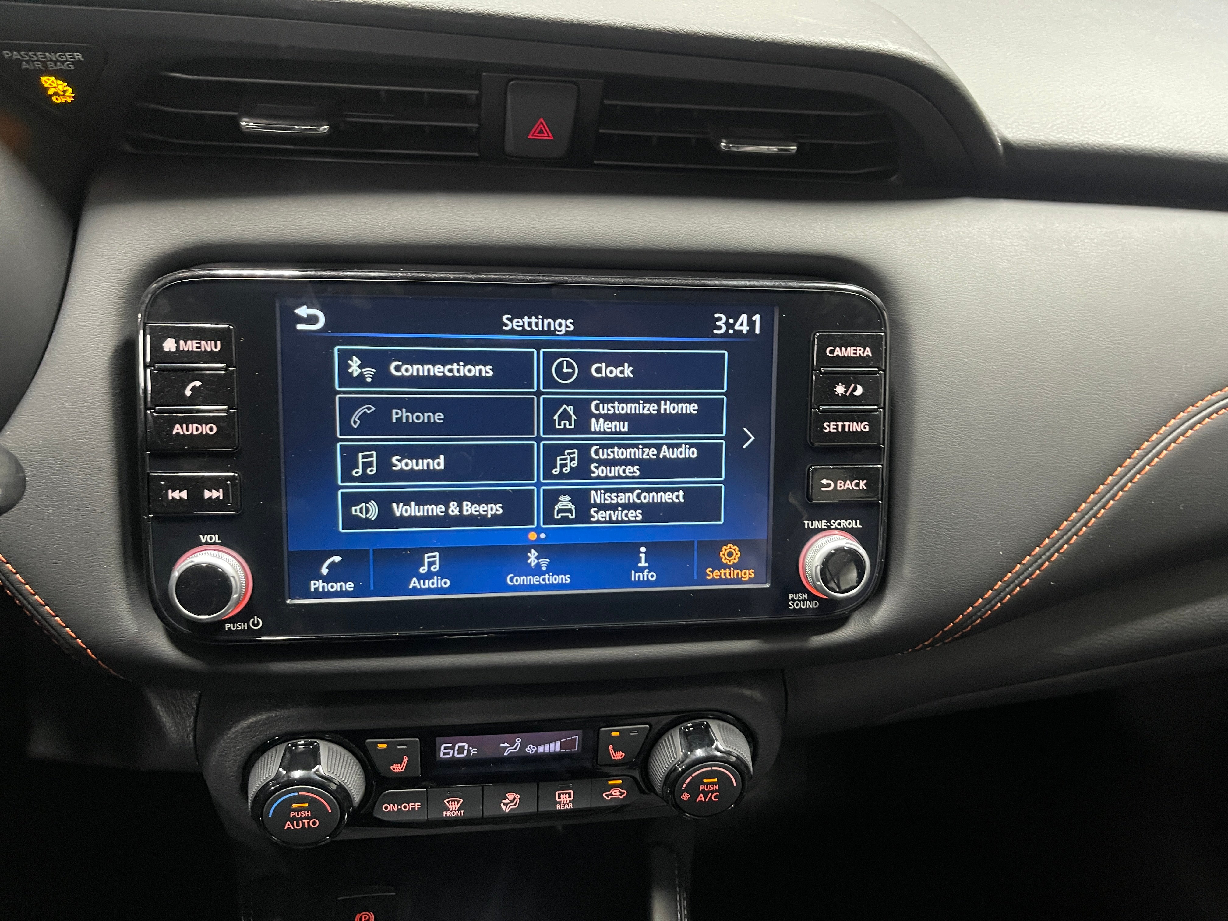 2024 Nissan Kicks SR 4