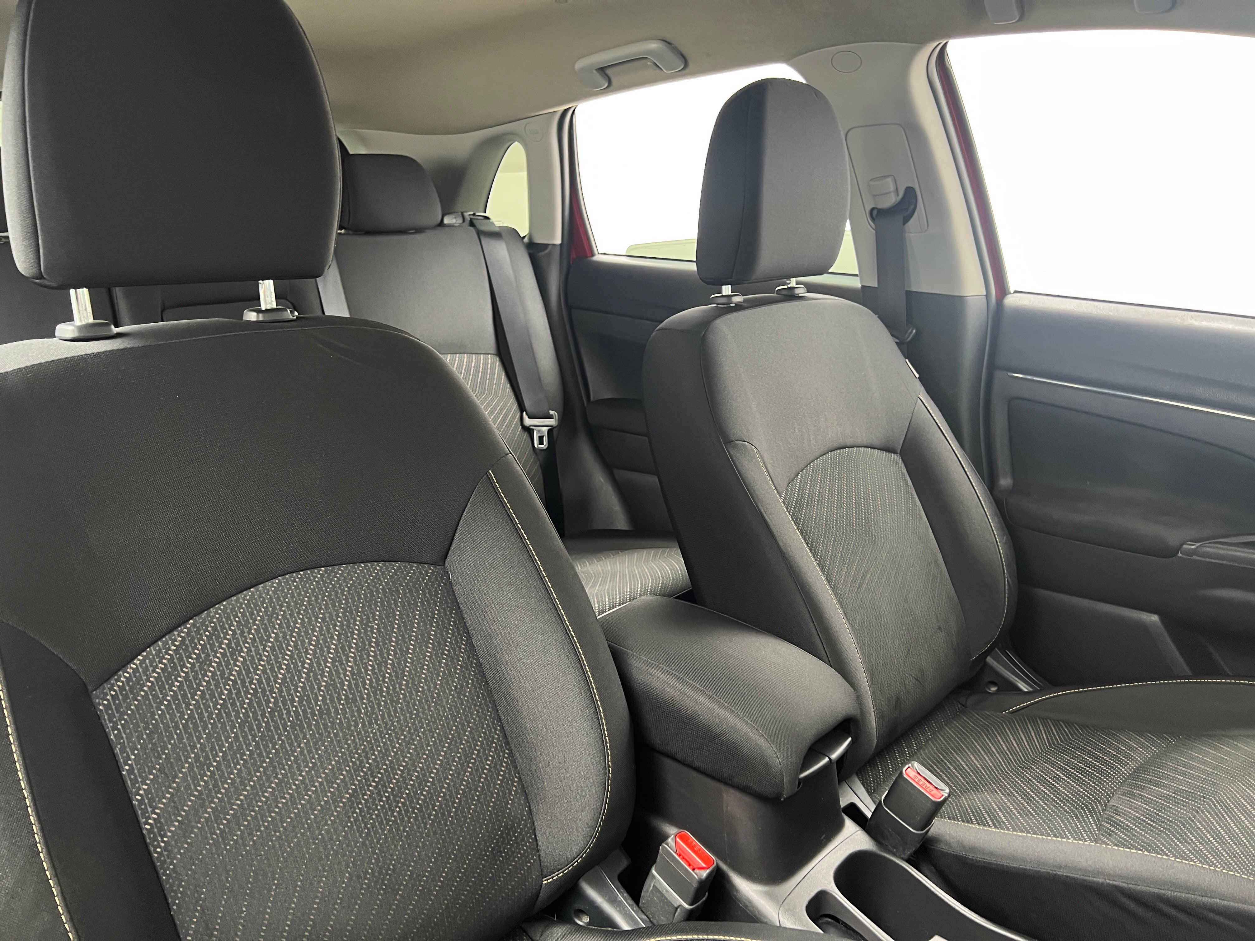 Thumbnail: 2015 Mitsubishi Outlander Sport - 2