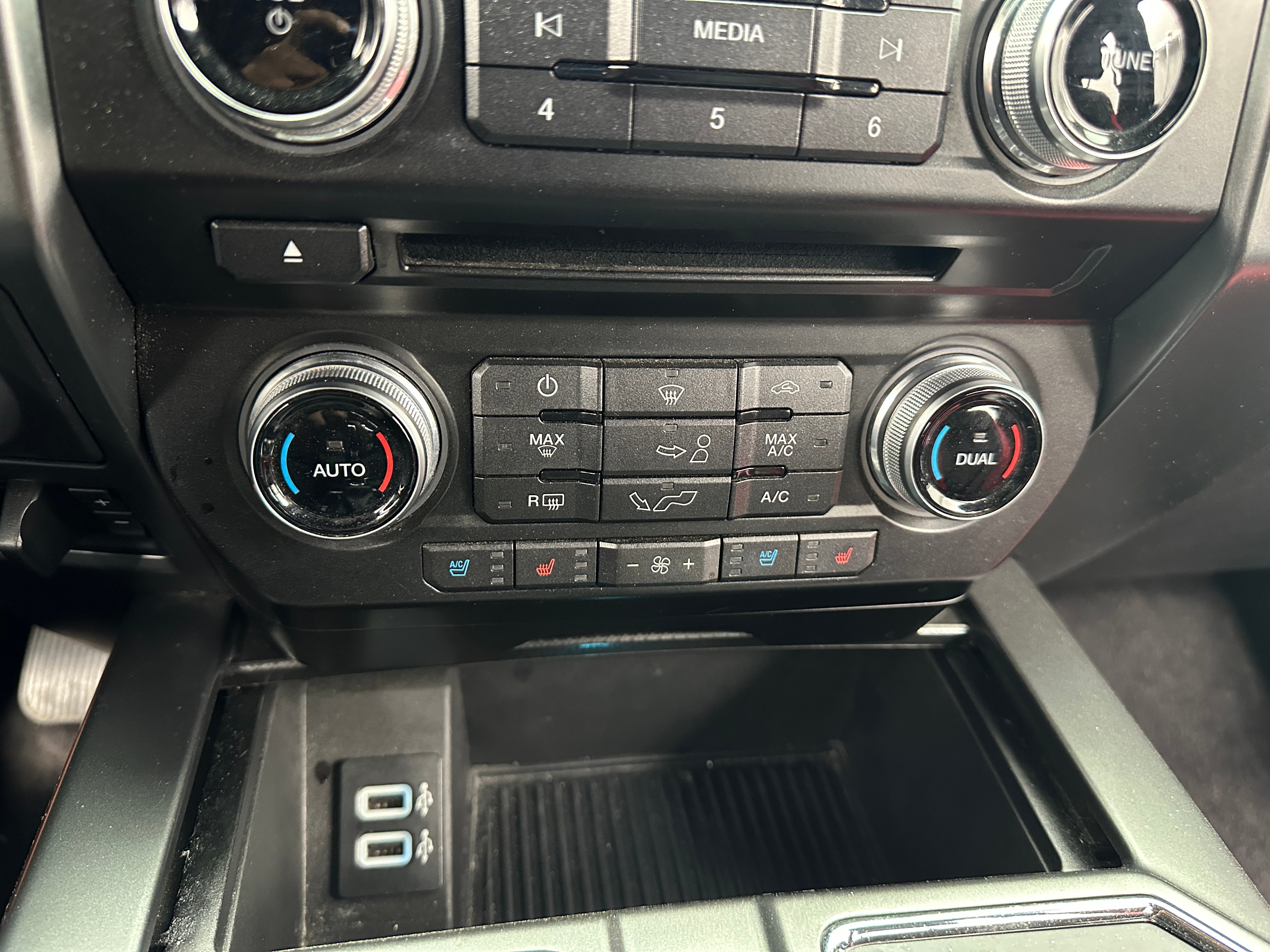2017 Ford Econoline E-150 3