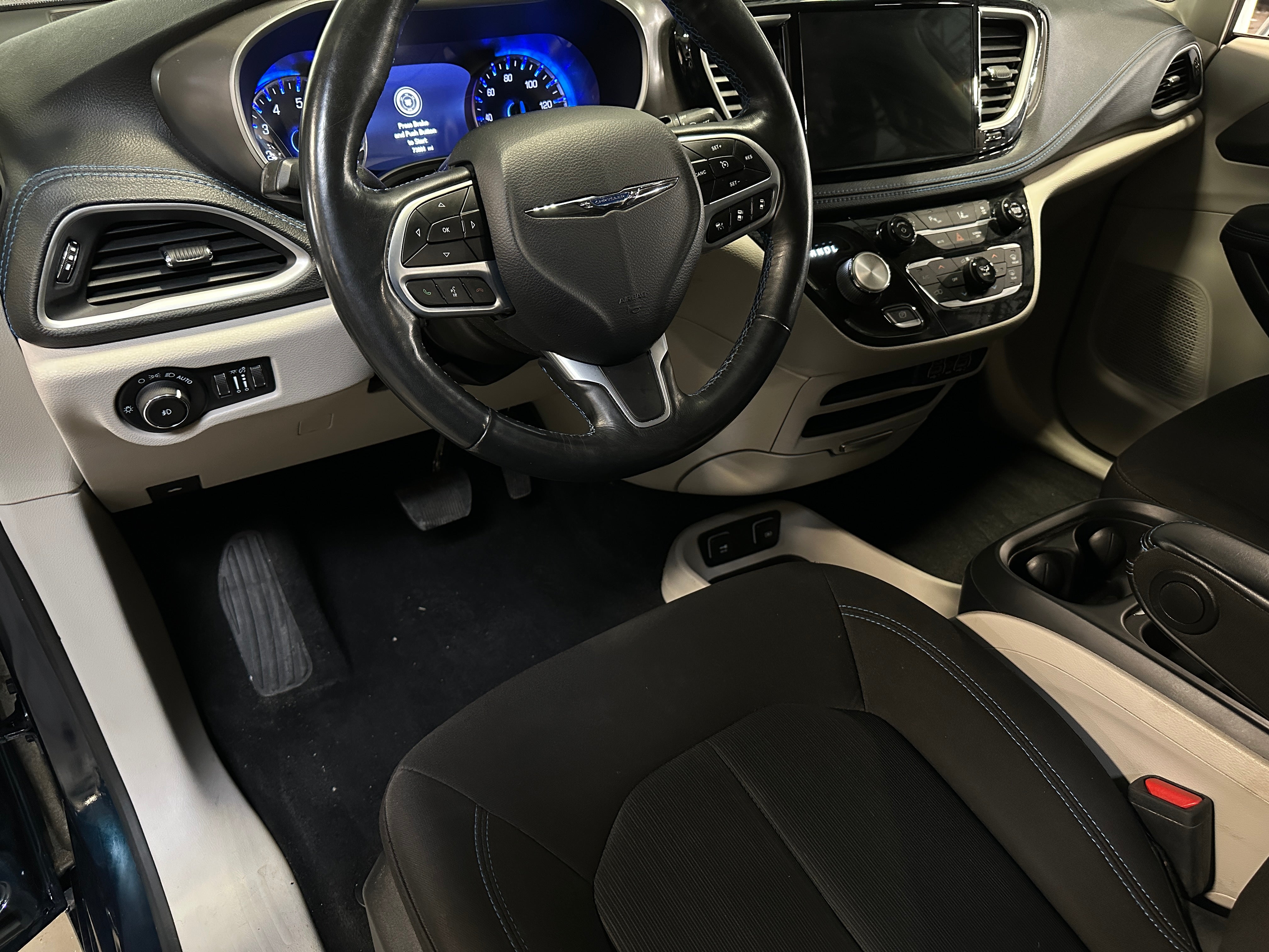 2021 Chrysler Pacifica Touring 3