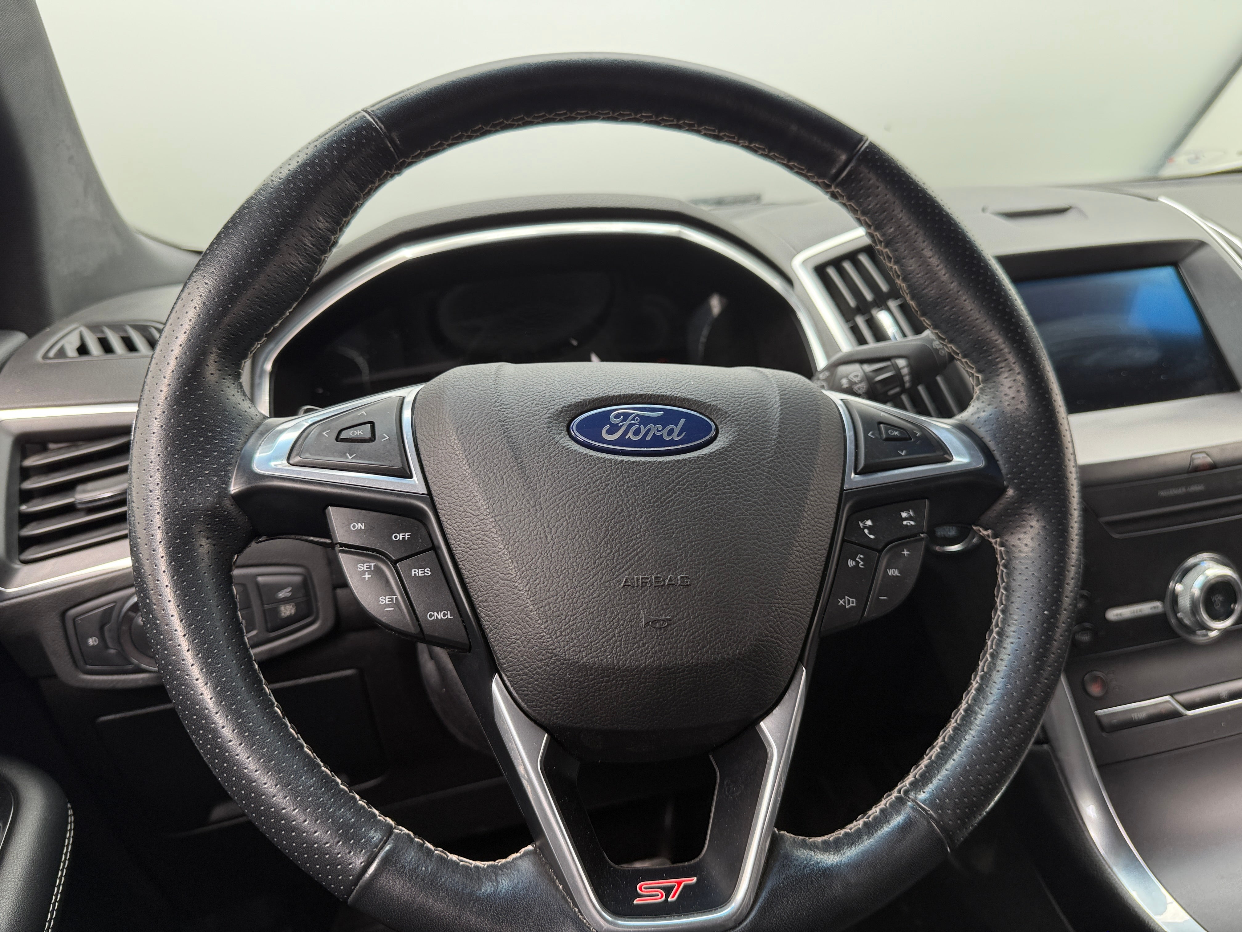 2019 Ford Edge ST 4