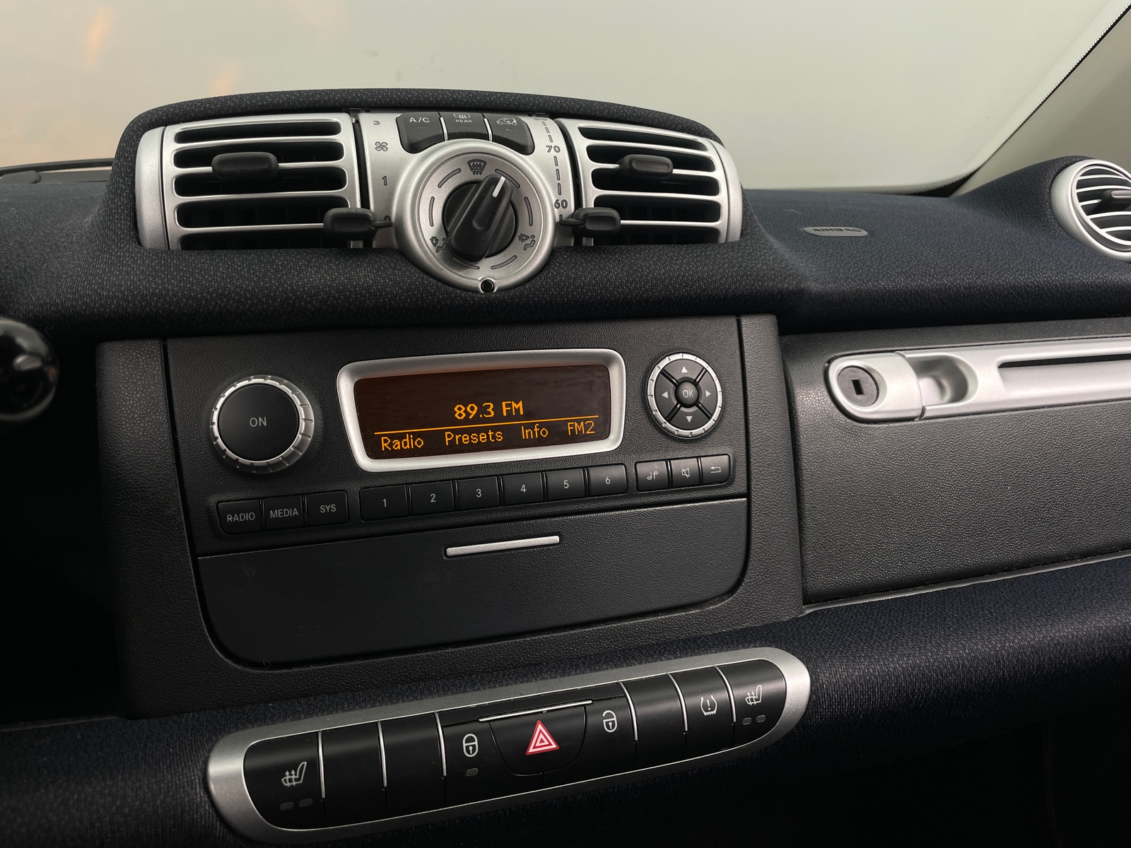 Thumbnail: 2015 smart fortwo - 4