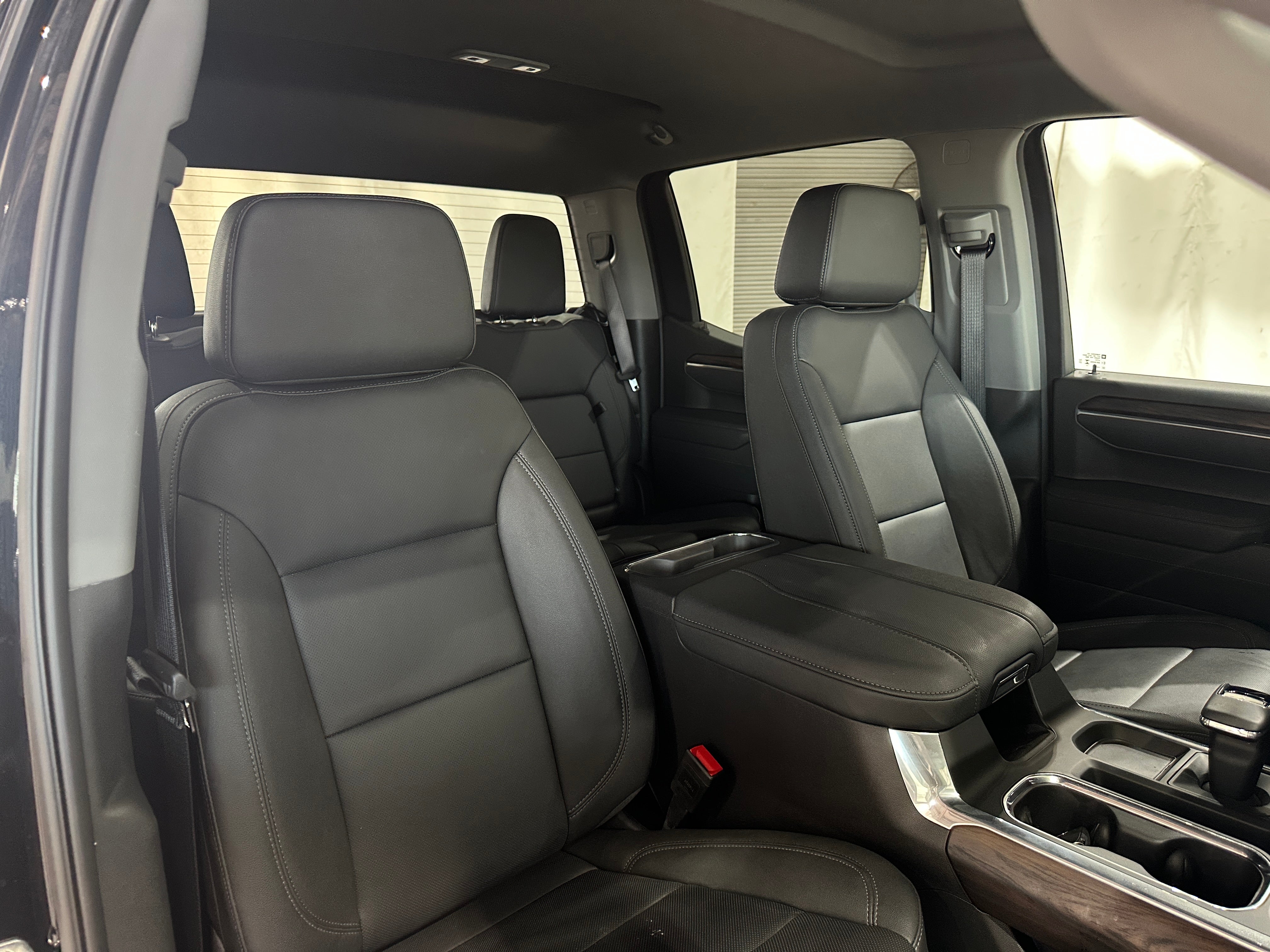 2025 GMC Sierra 1500 SLT 2