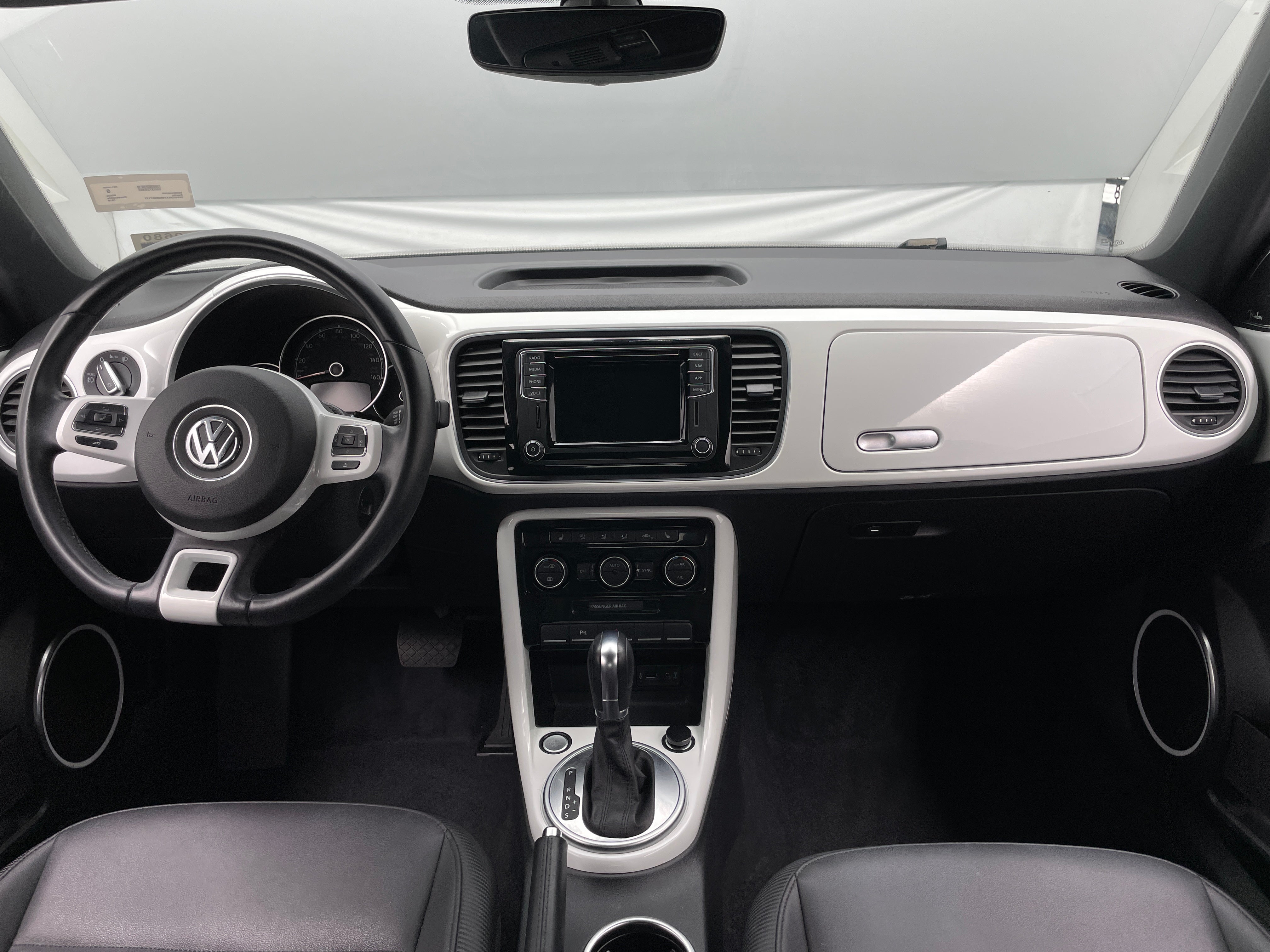 2019 Volkswagen Beetle SE 2