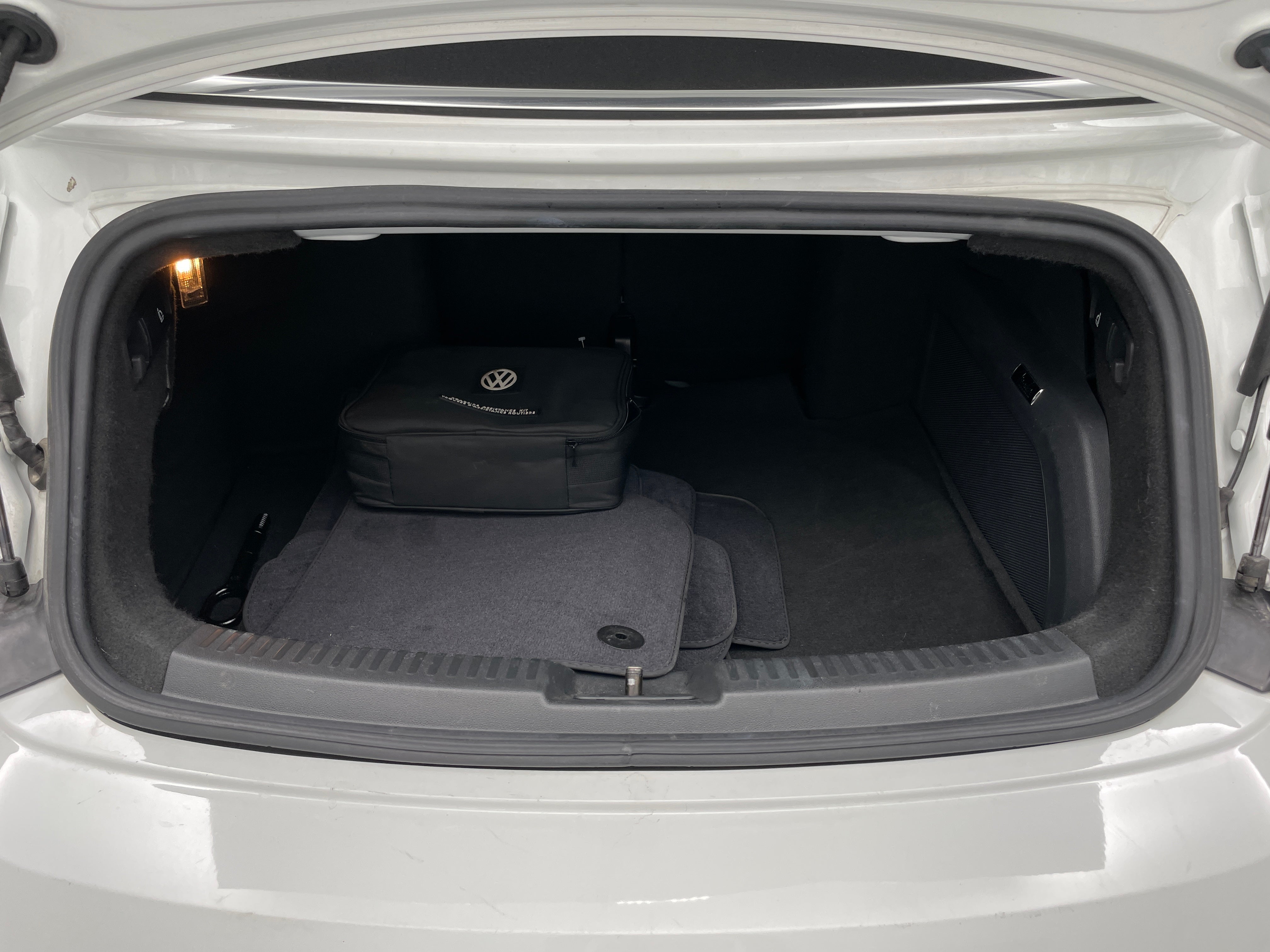 2019 Volkswagen Beetle SE 6