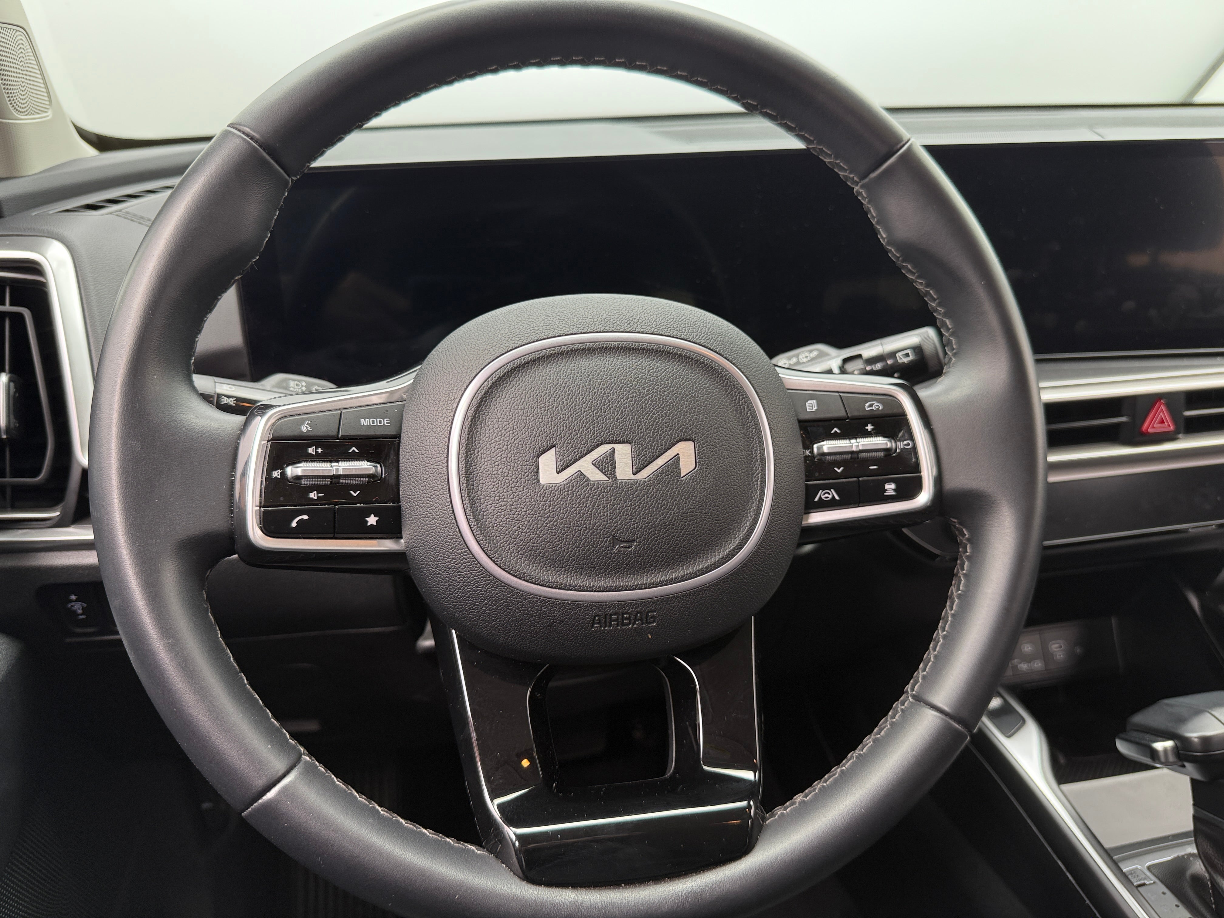 2024 Kia Sorento S 4