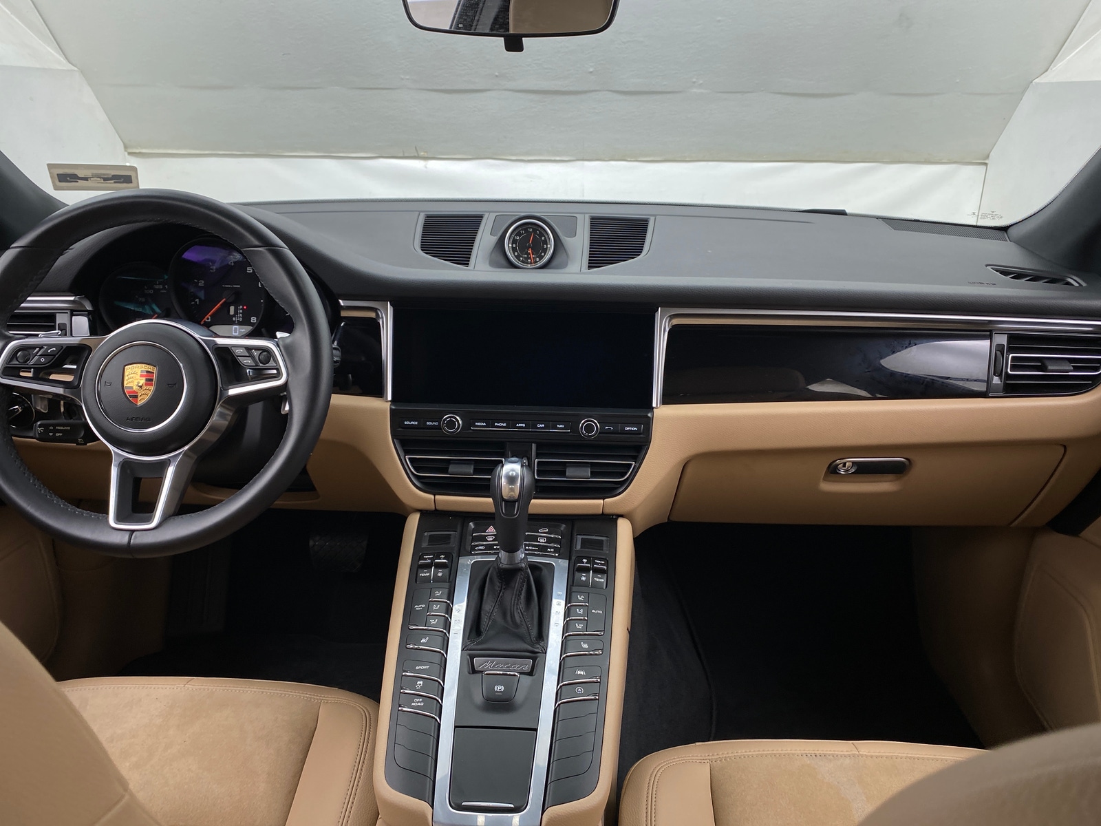 Thumbnail: 2019 Porsche Macan - 2