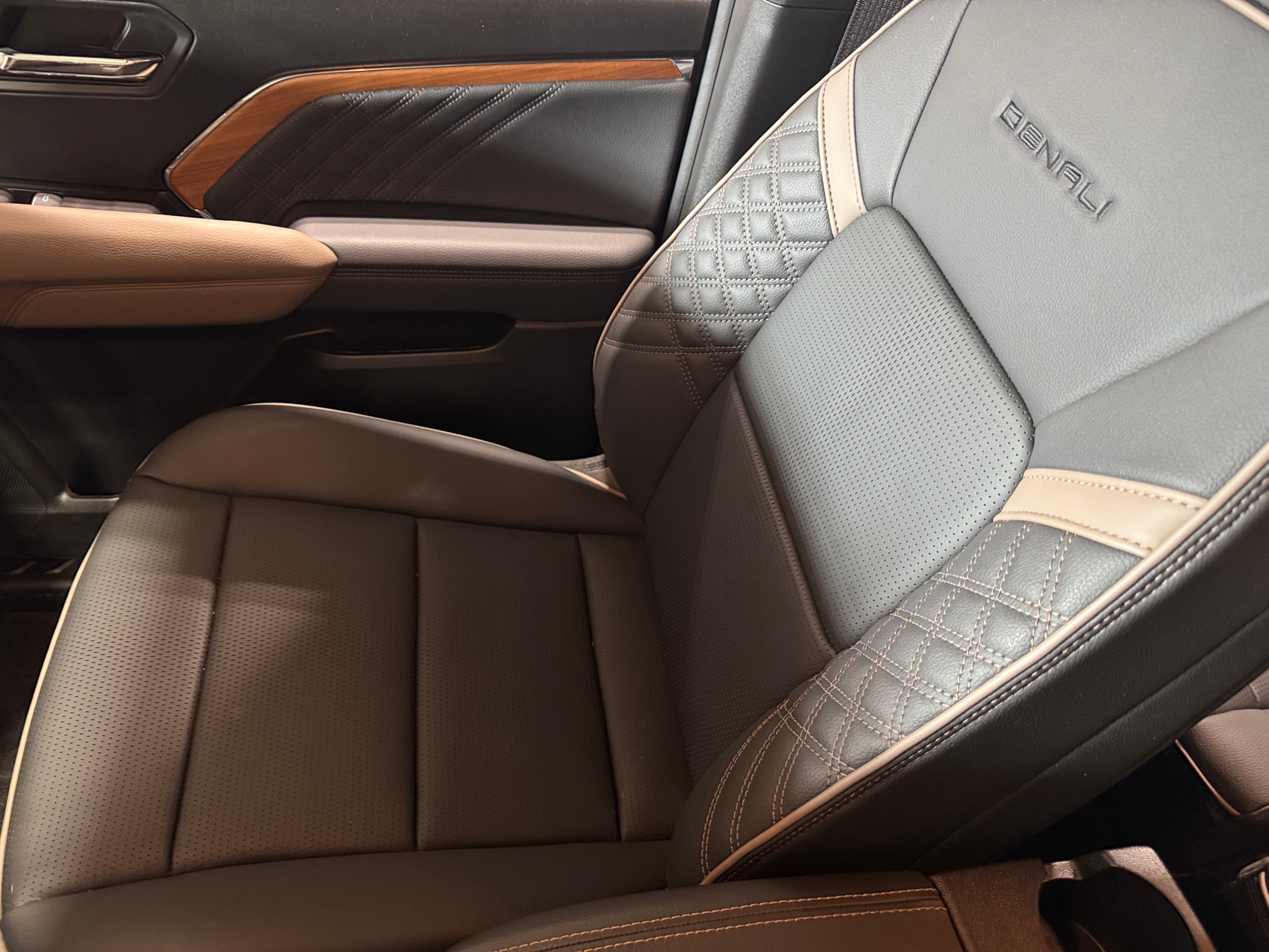 2024 GMC Canyon Denali 2