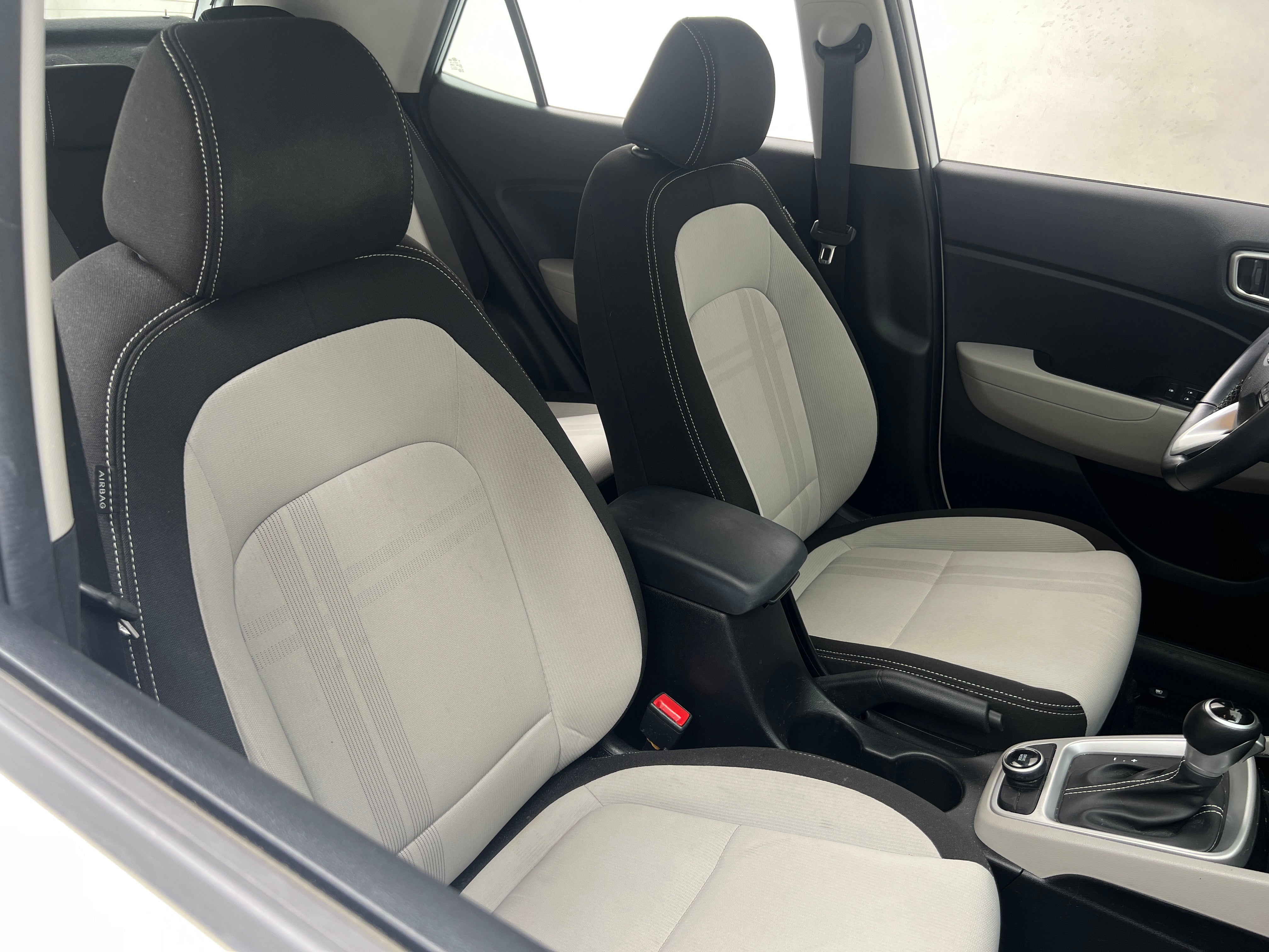 2022 Hyundai Venue SEL 2